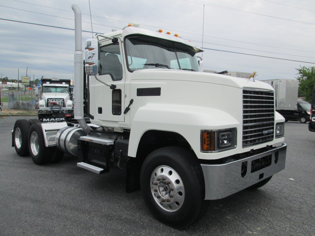 2019 Mack Pinnacle in Macon, GA — photo 3