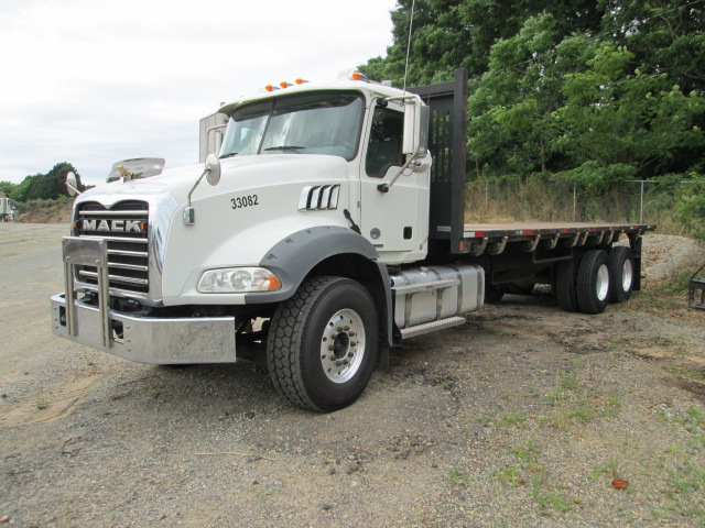 2022 Mack GR64B