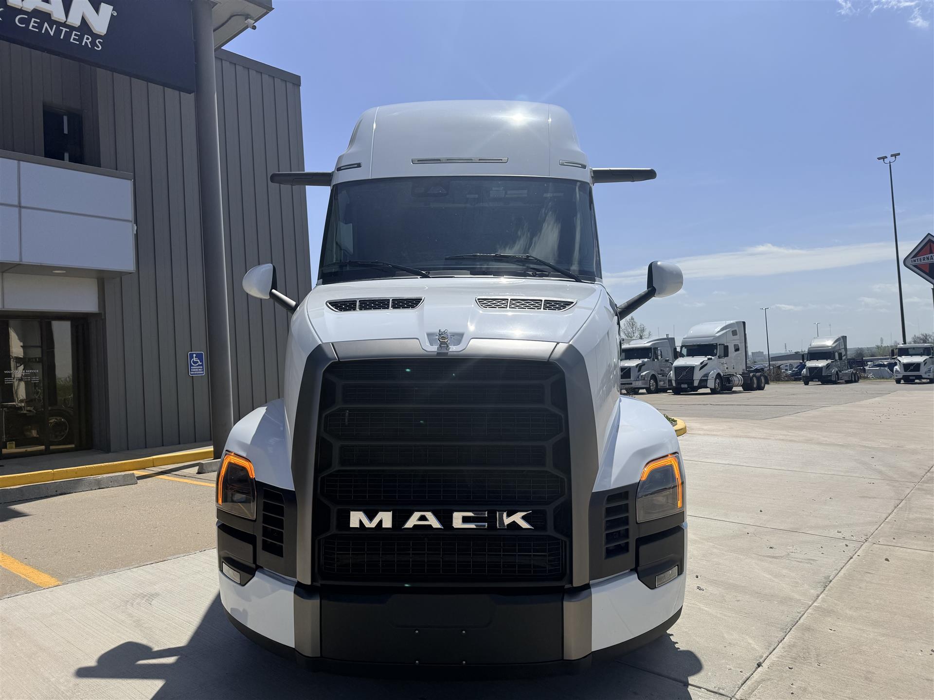 2027 Mack Pinnacle in Kansas City, MO — photo 2