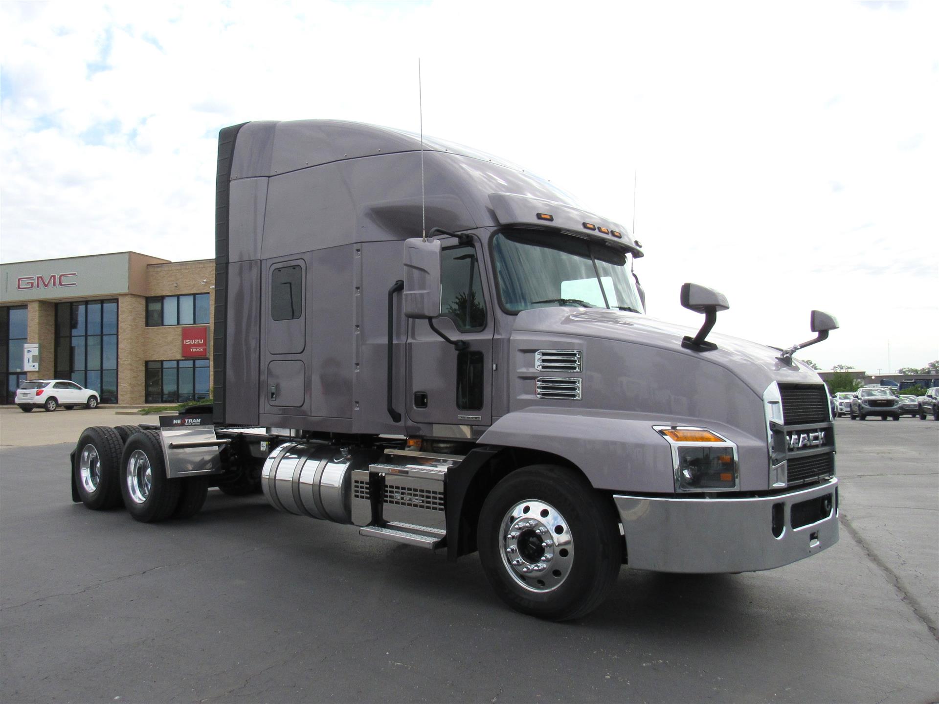 2023 Mack Anthem in Kansas City, MO — photo 8