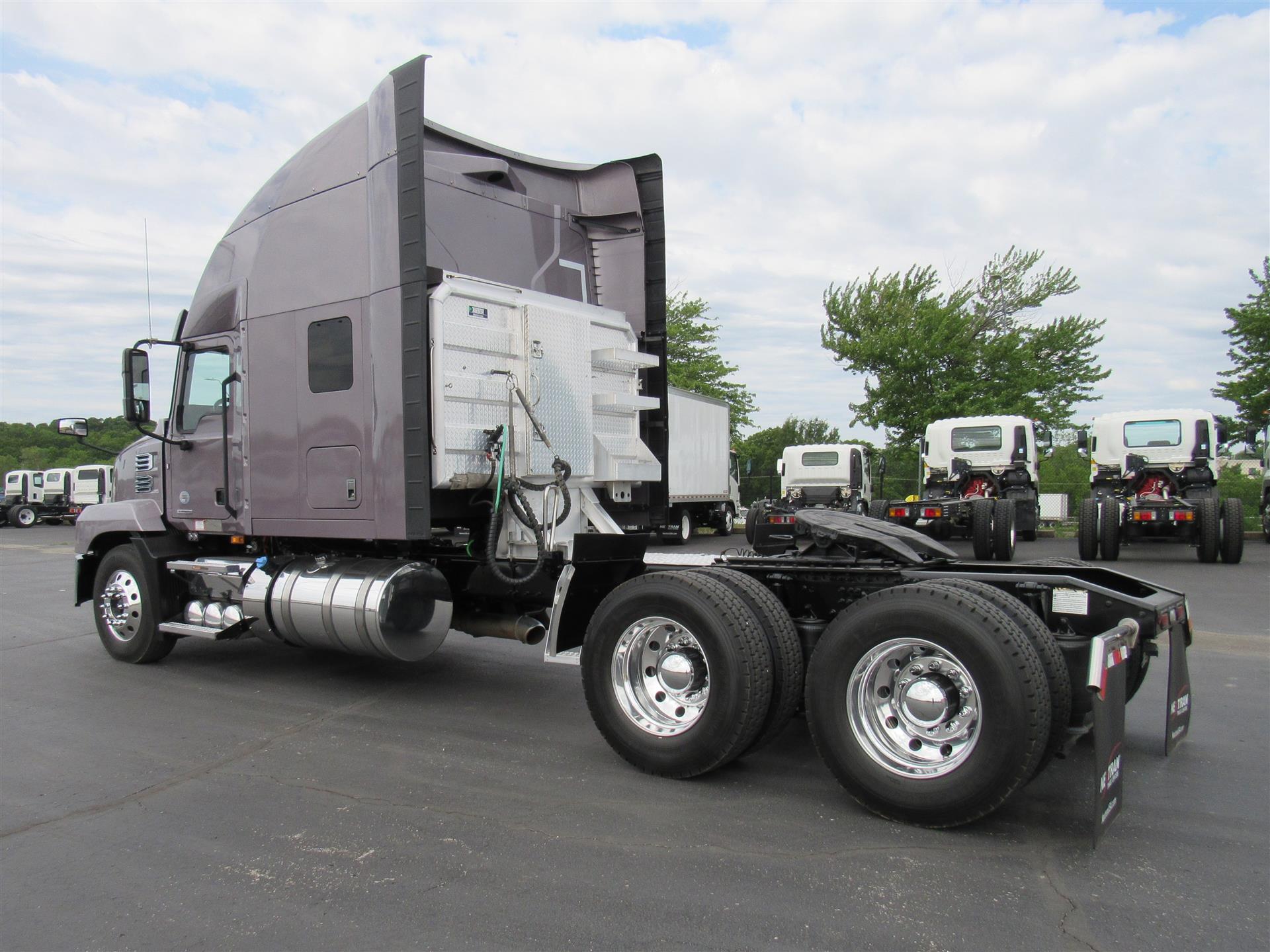2023 Mack Anthem in Kansas City, MO — photo 3