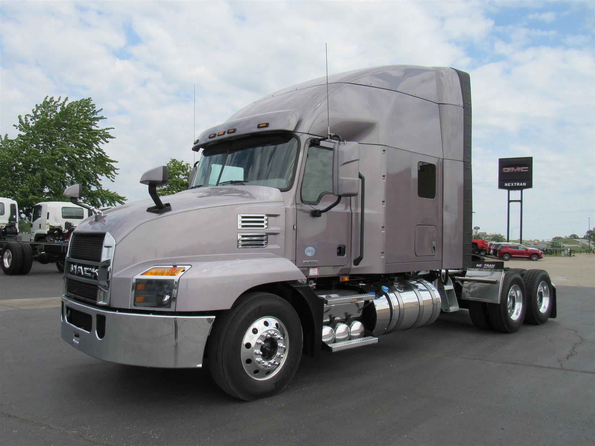 2023 Mack AN64T