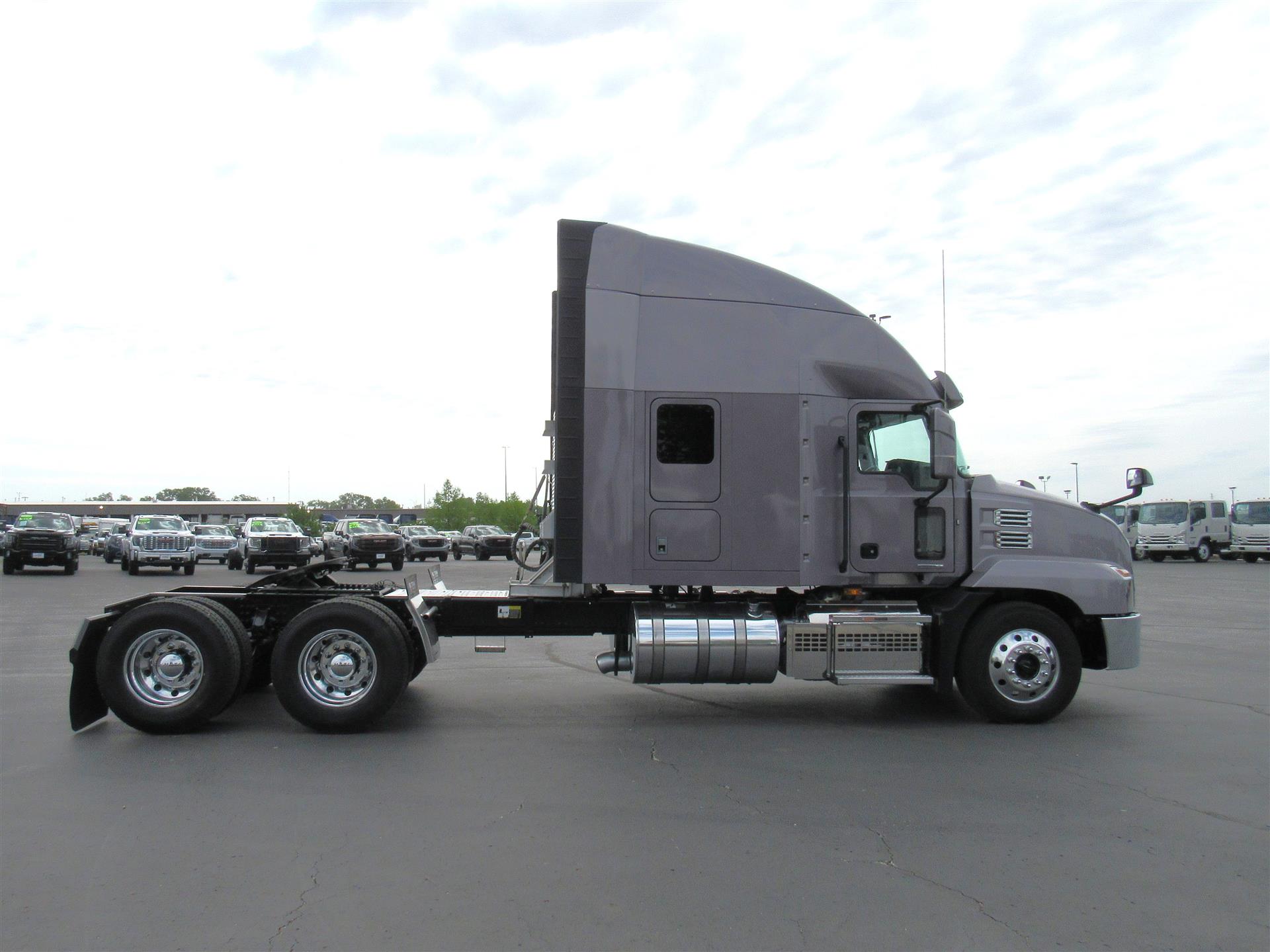 2023 Mack Anthem in Kansas City, MO — photo 7
