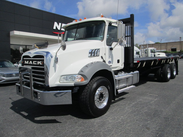 2022 Mack GR64B