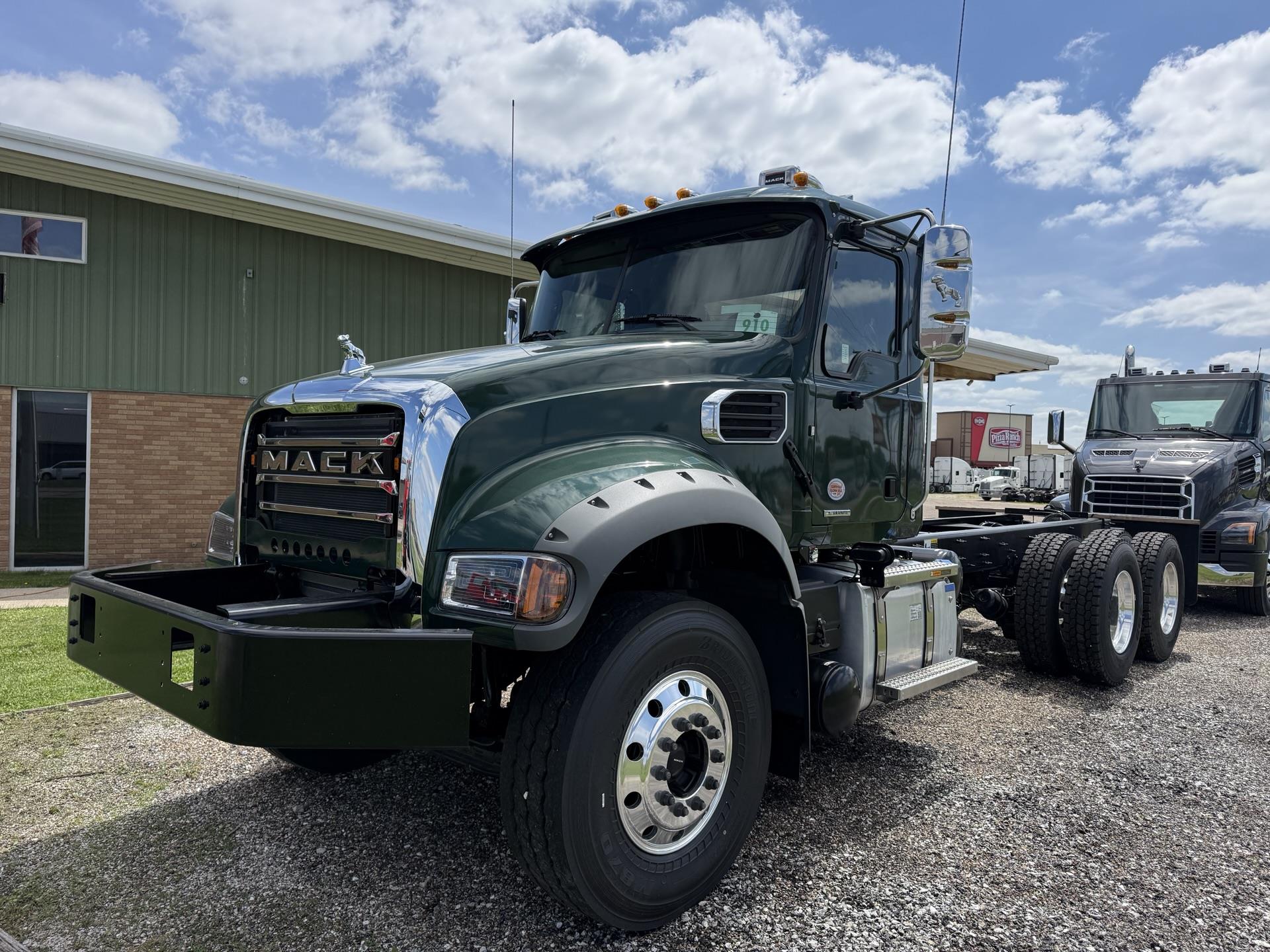 2027 Mack GR64F