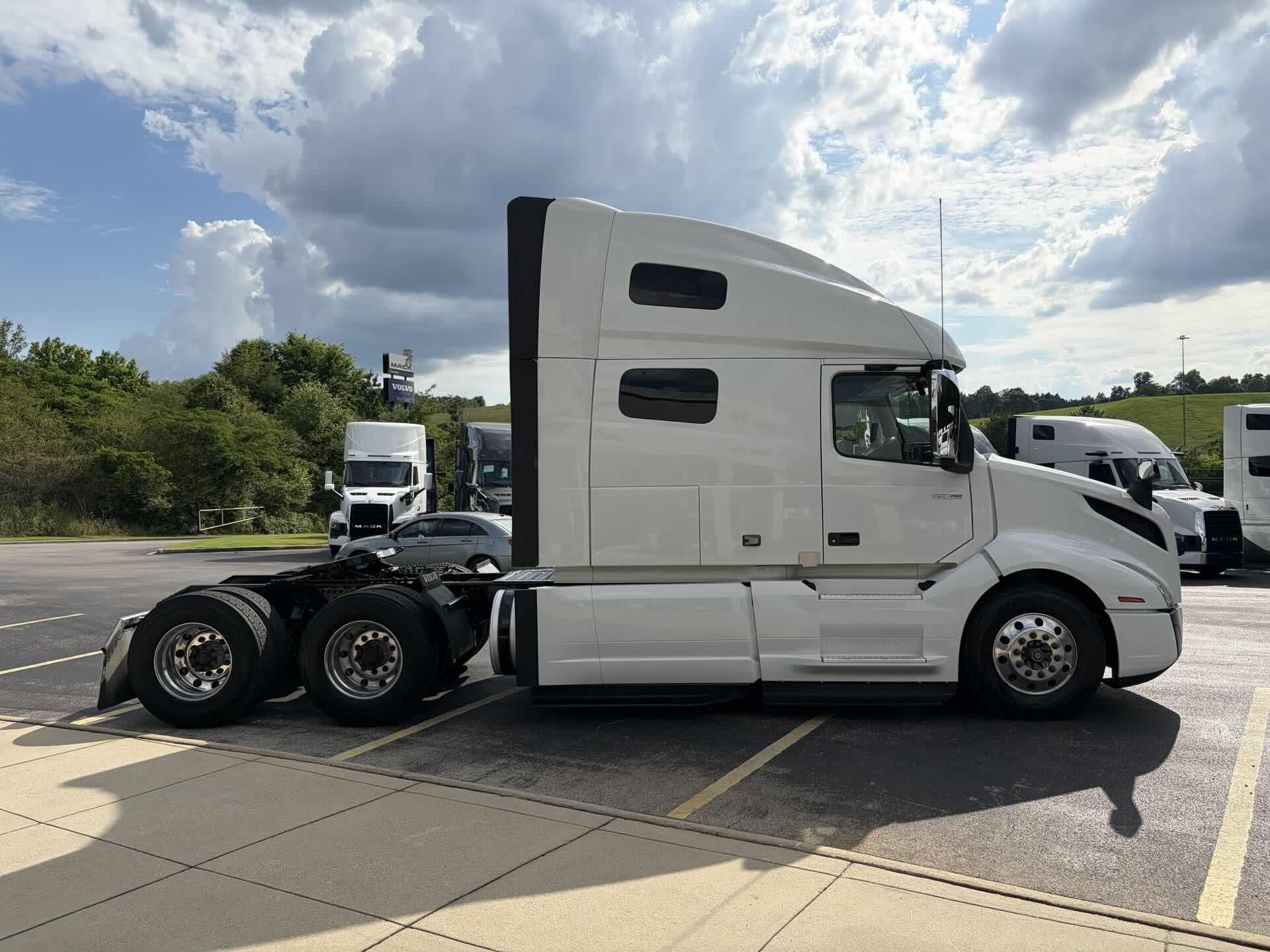 2020 Volvo VNL 760 in Fultondale, AL — photo 4