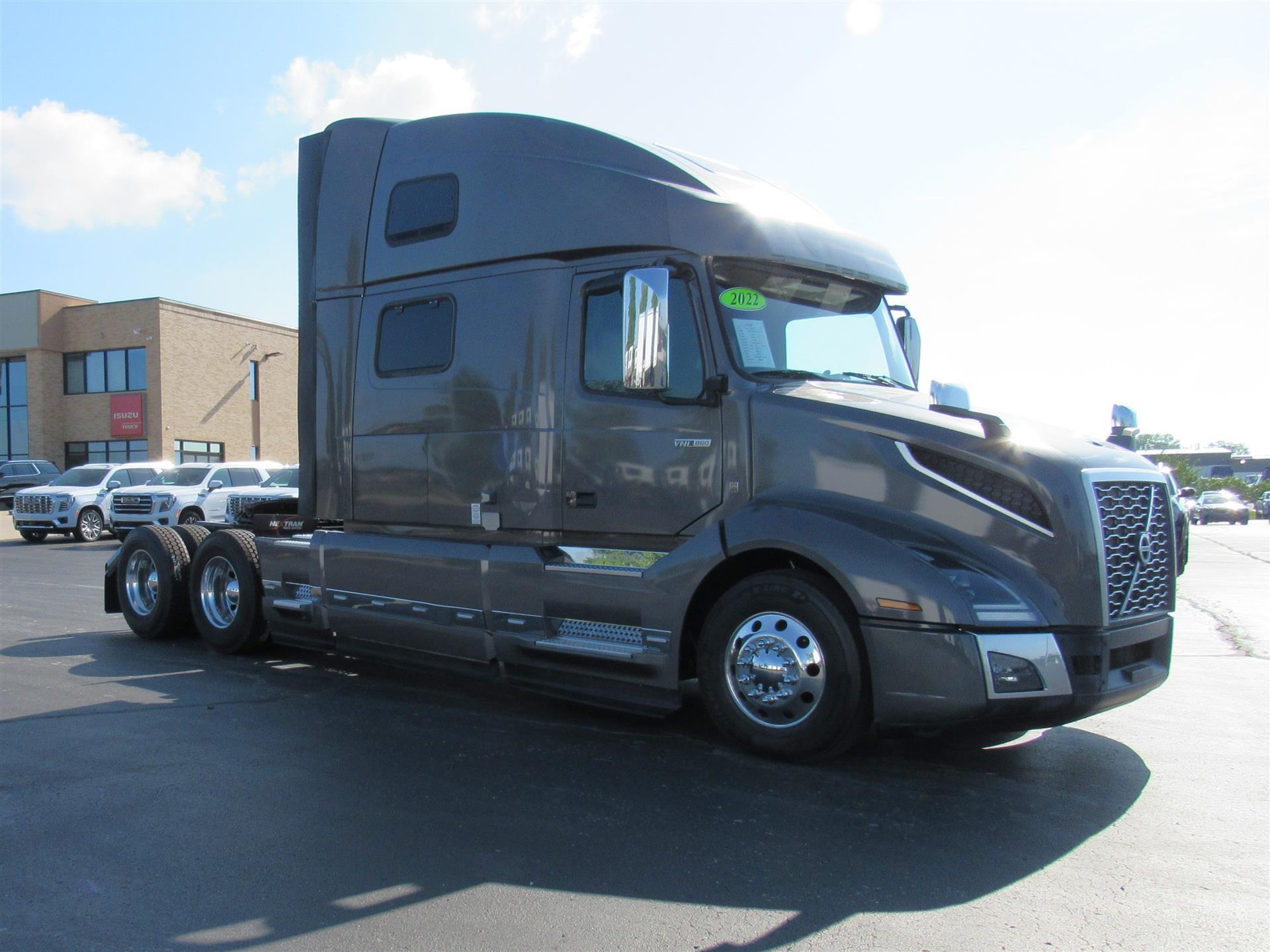 2022 Volvo VNL 860 in Tampa, FL — photo 4