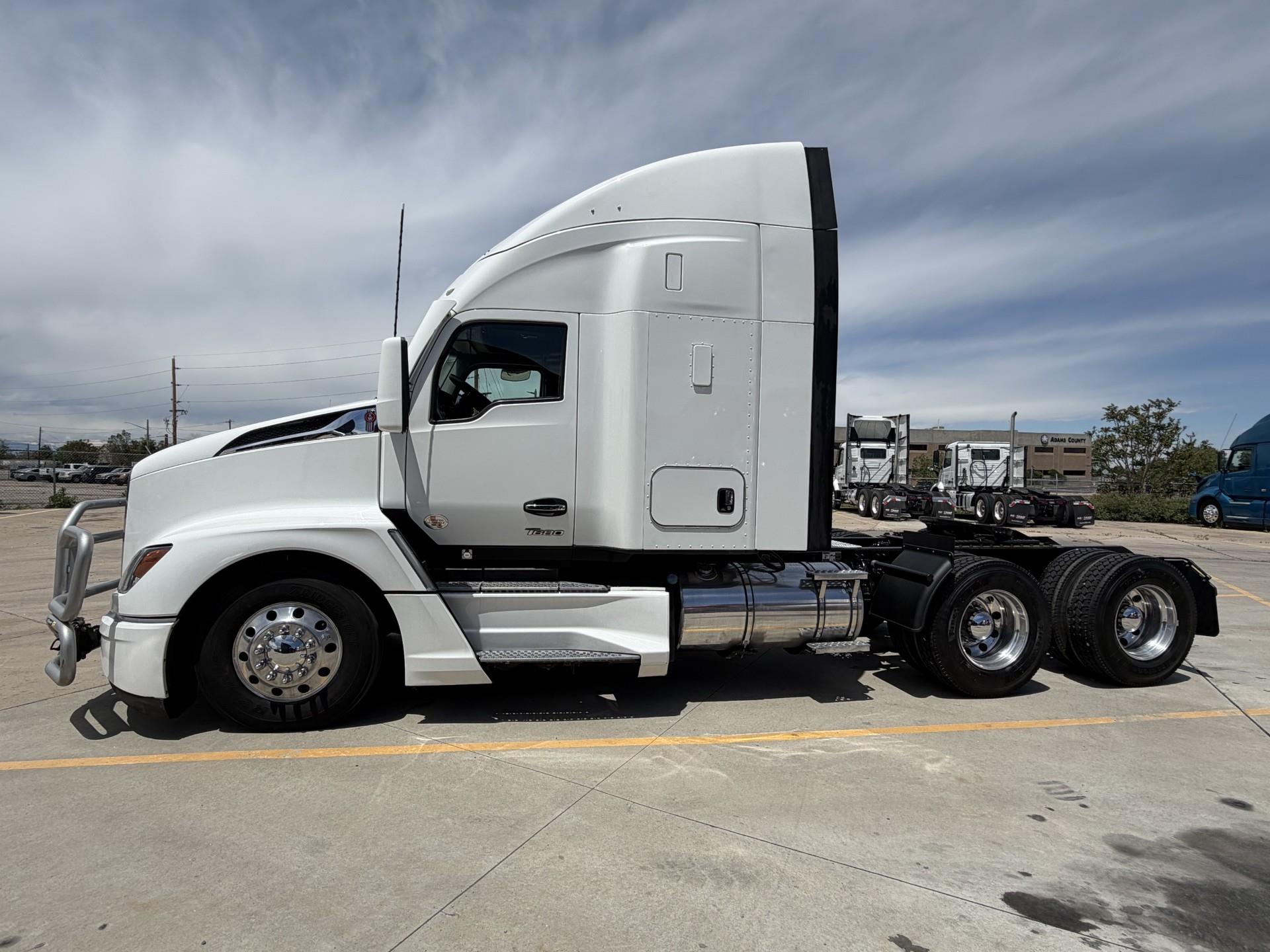 2022 Kenworth T680 in Commerce City, CO — photo 2