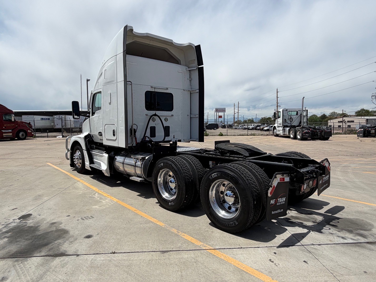 2022 Kenworth T680 in Commerce City, CO — photo 3