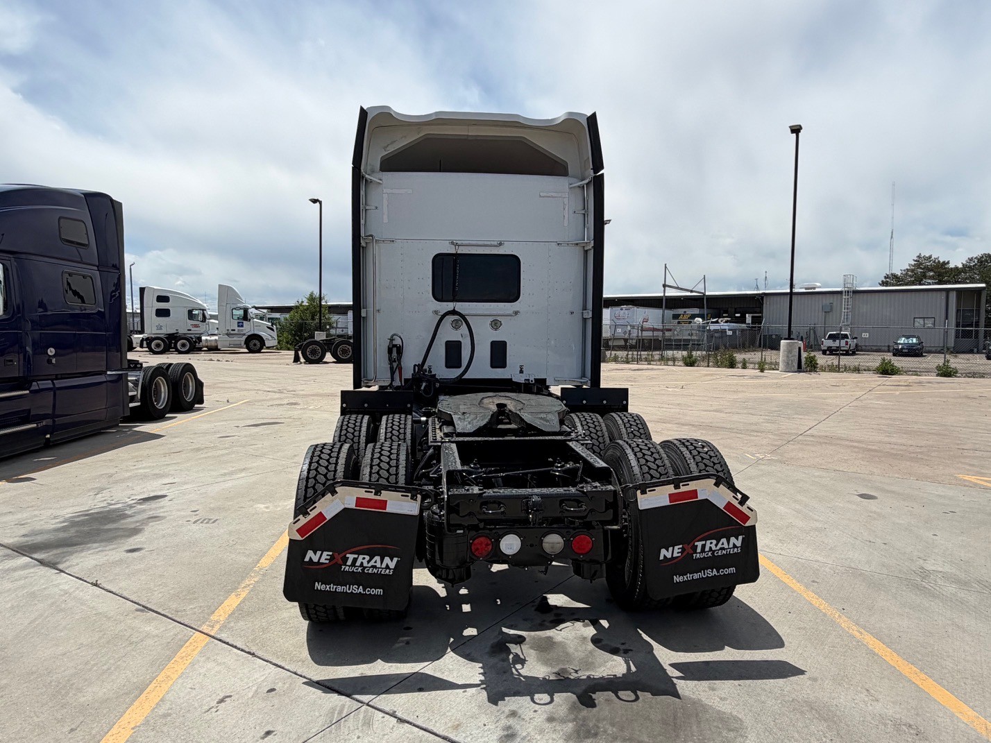 2022 Kenworth T680 in Commerce City, CO — photo 4