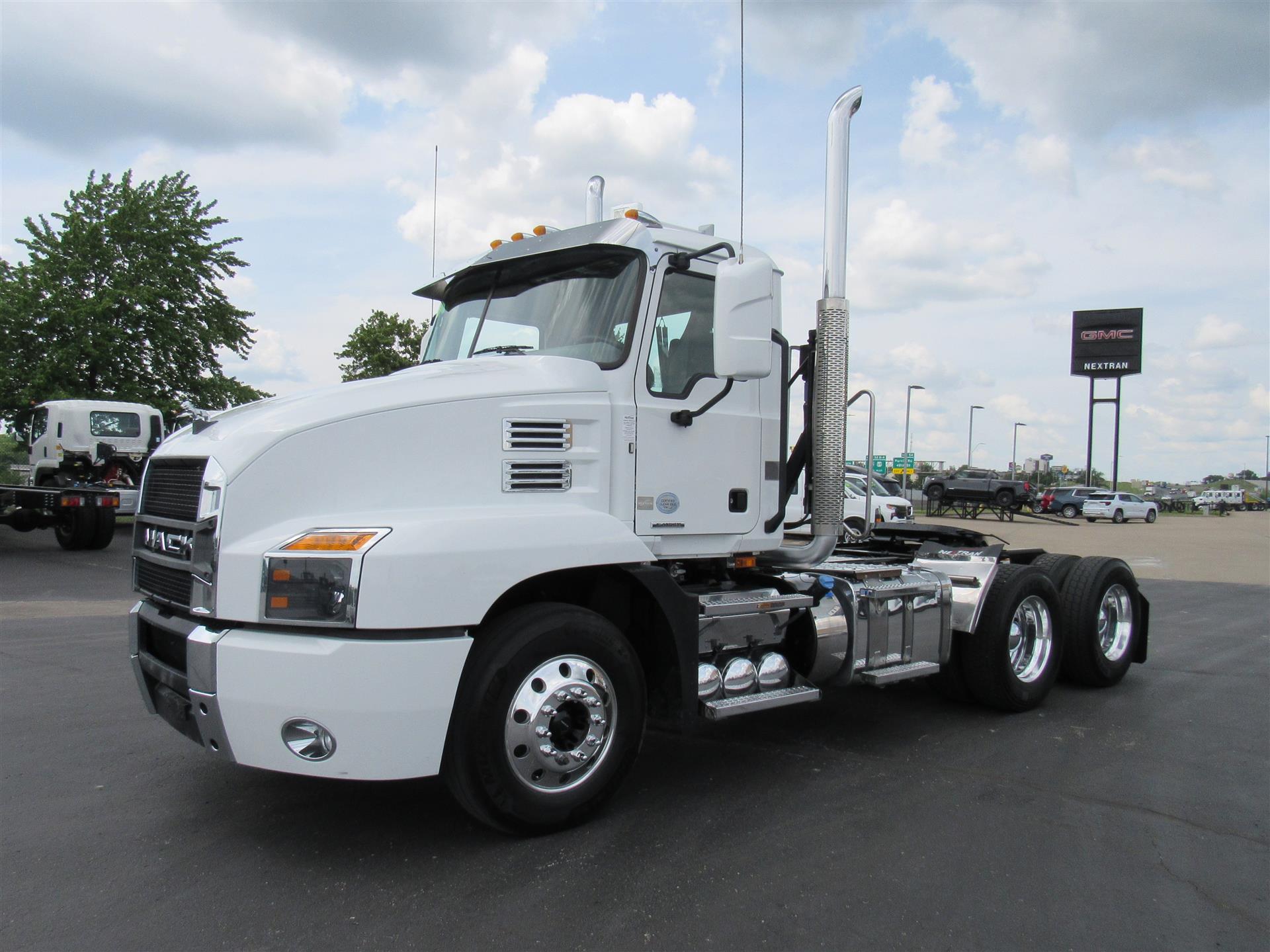 2021 Mack AN64T DAYCAB