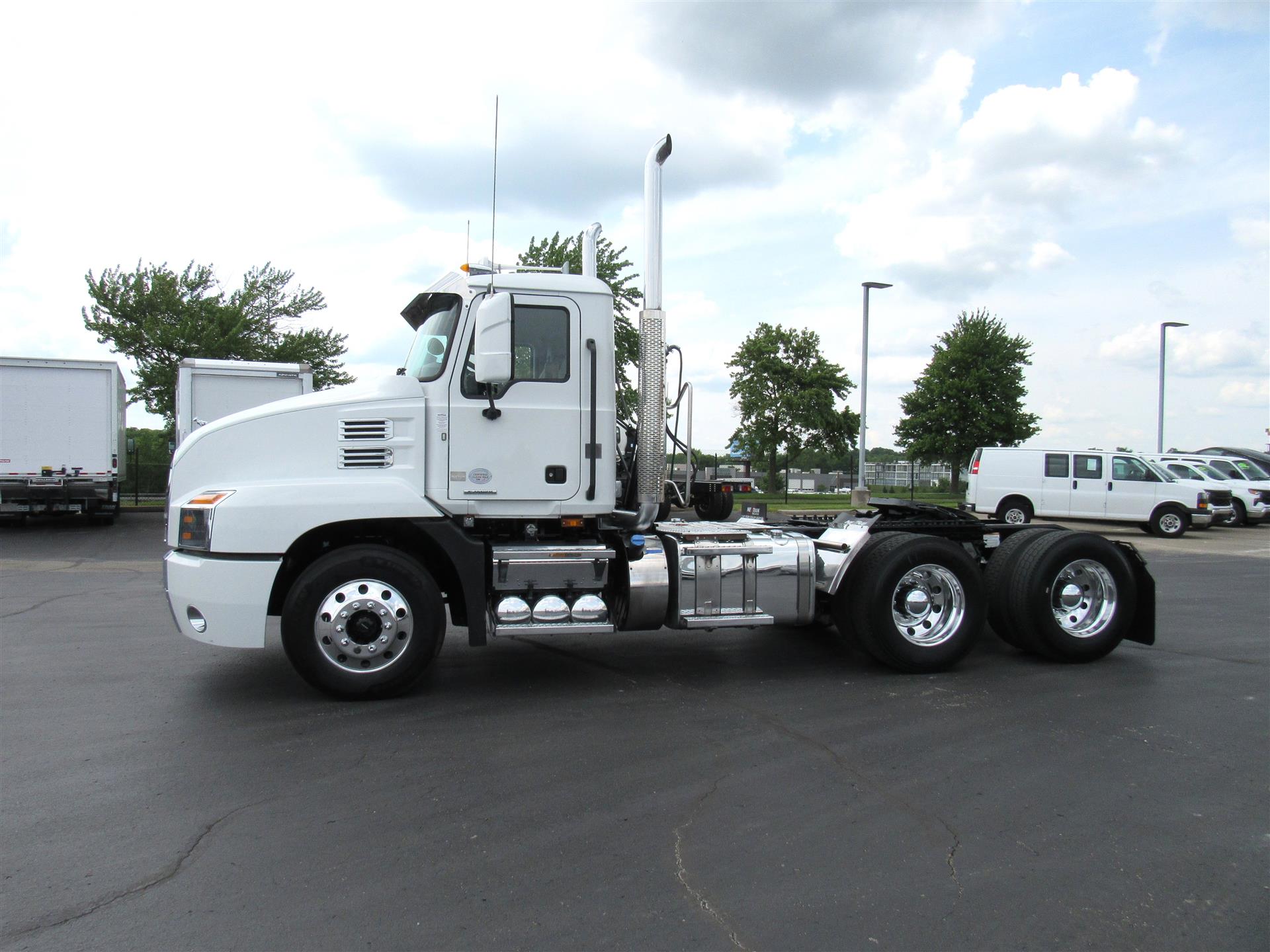 2021 Mack Anthem in Kansas City, MO — photo 2