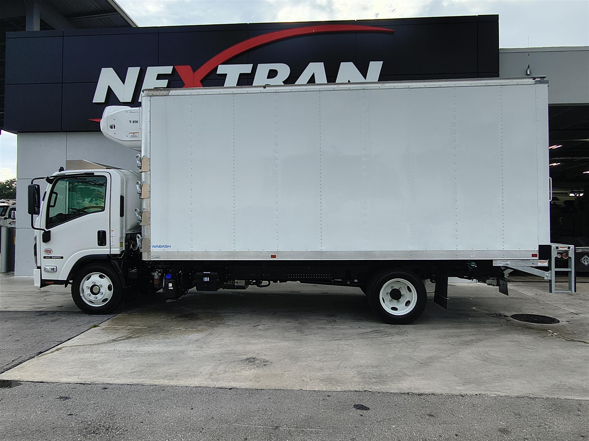 2026 Isuzu NRR in Miami, FL — photo 7