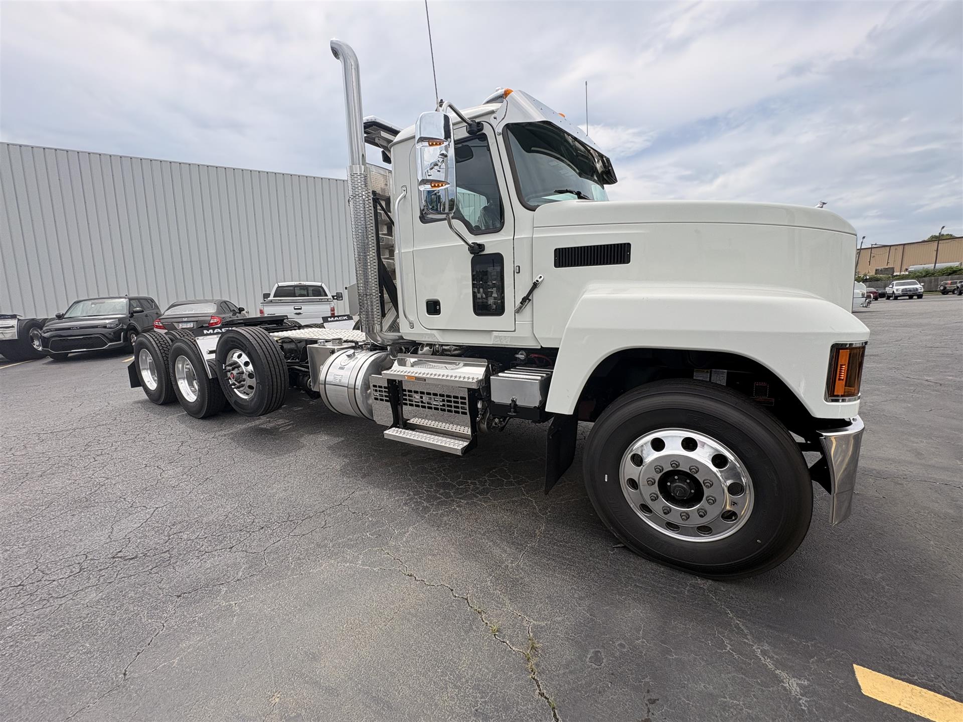 2027 Mack Pinnacle in Macon, GA — photo 3
