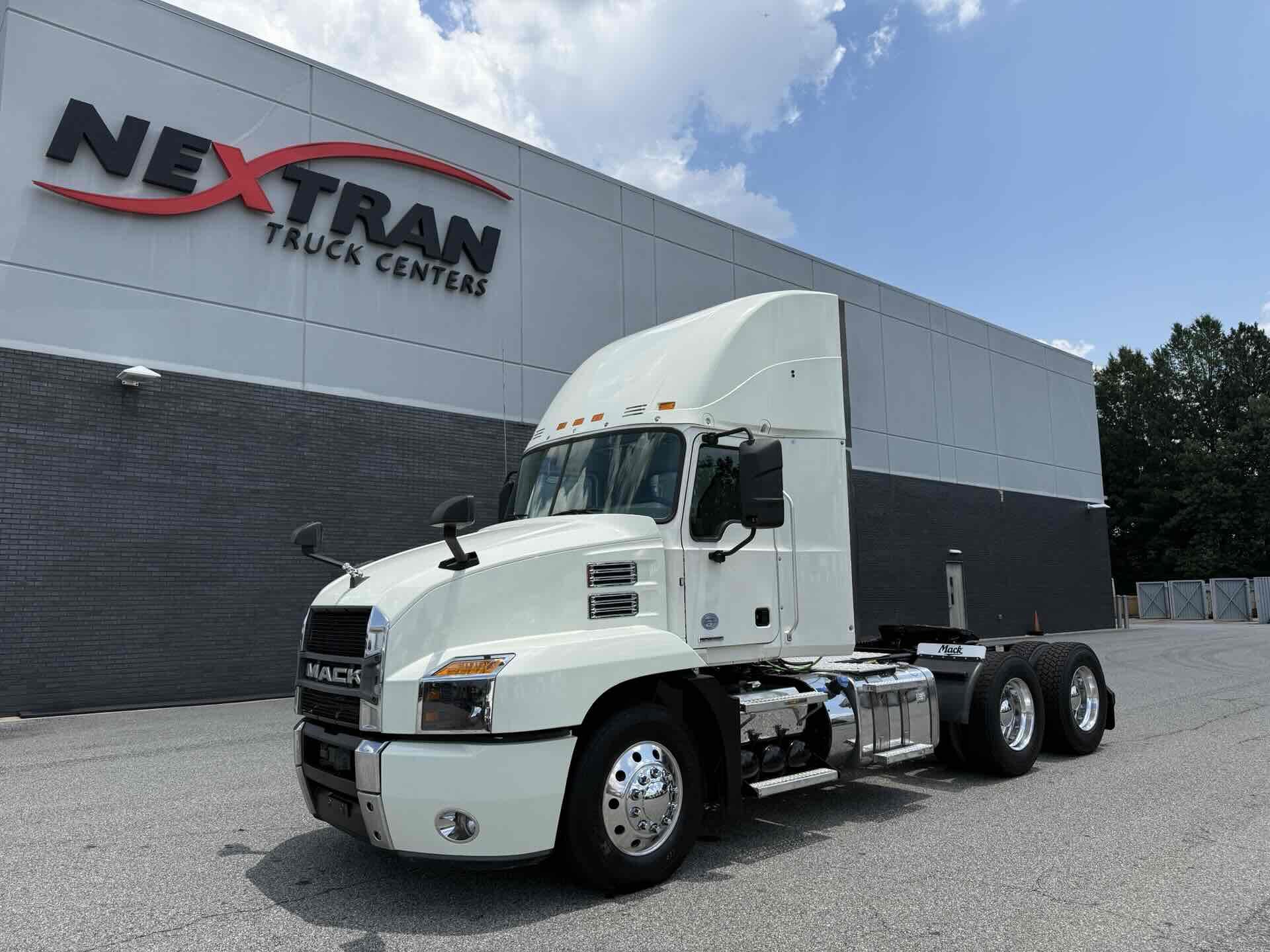 2022 Mack AN64T
