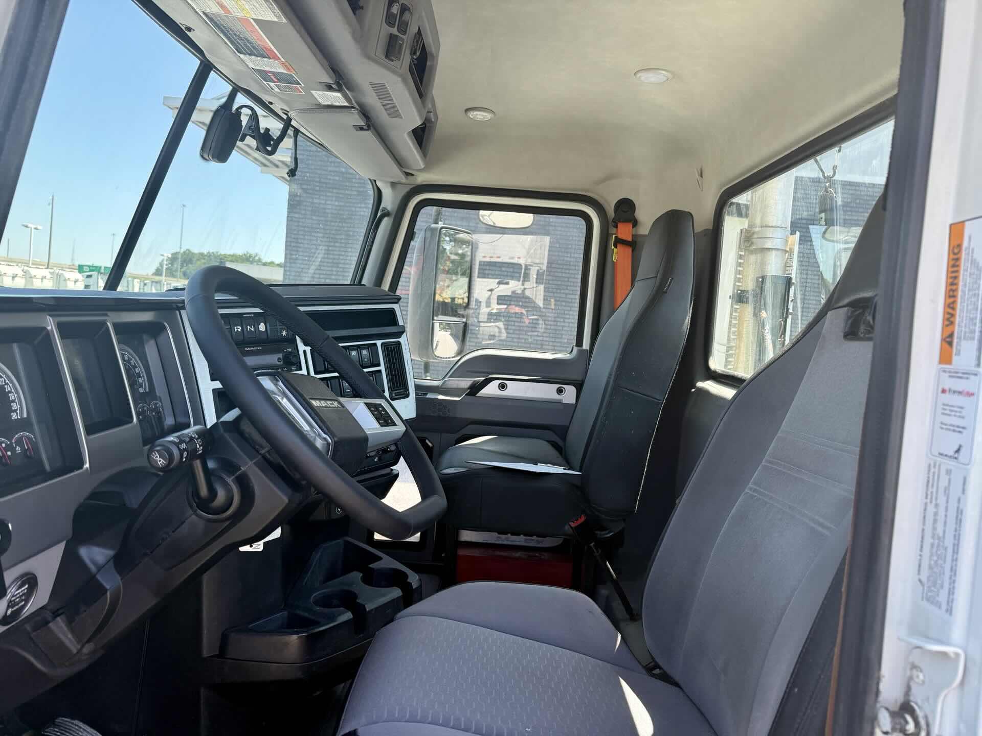 2022 Mack Anthem in Tampa, FL — photo 8