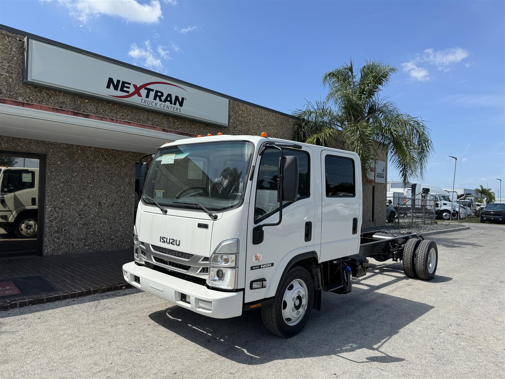 2027 Isuzu NRR-3V454