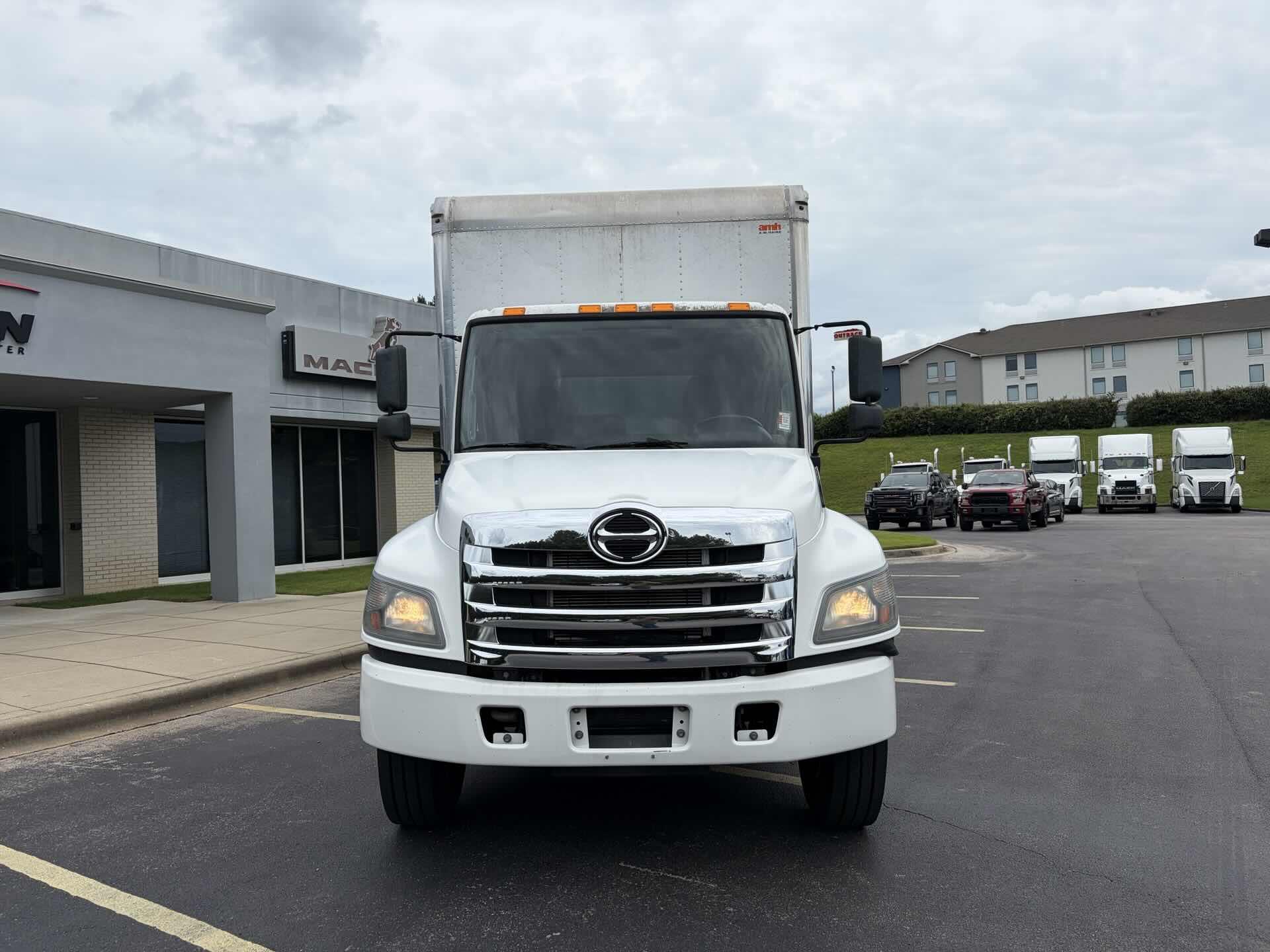 2020 Hino 268 in Fultondale, AL — photo 2