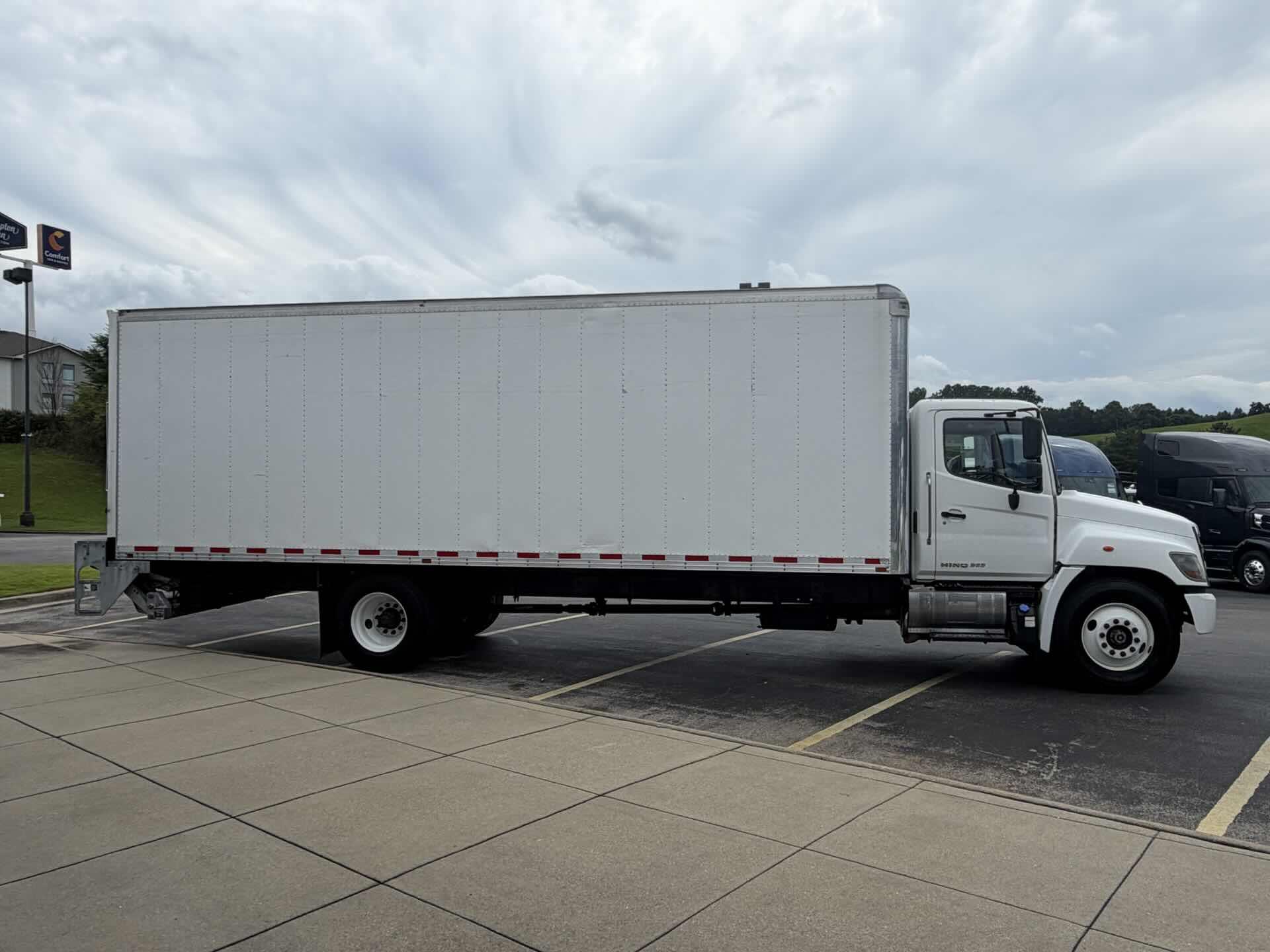 2020 Hino 268 in Fultondale, AL — photo 4