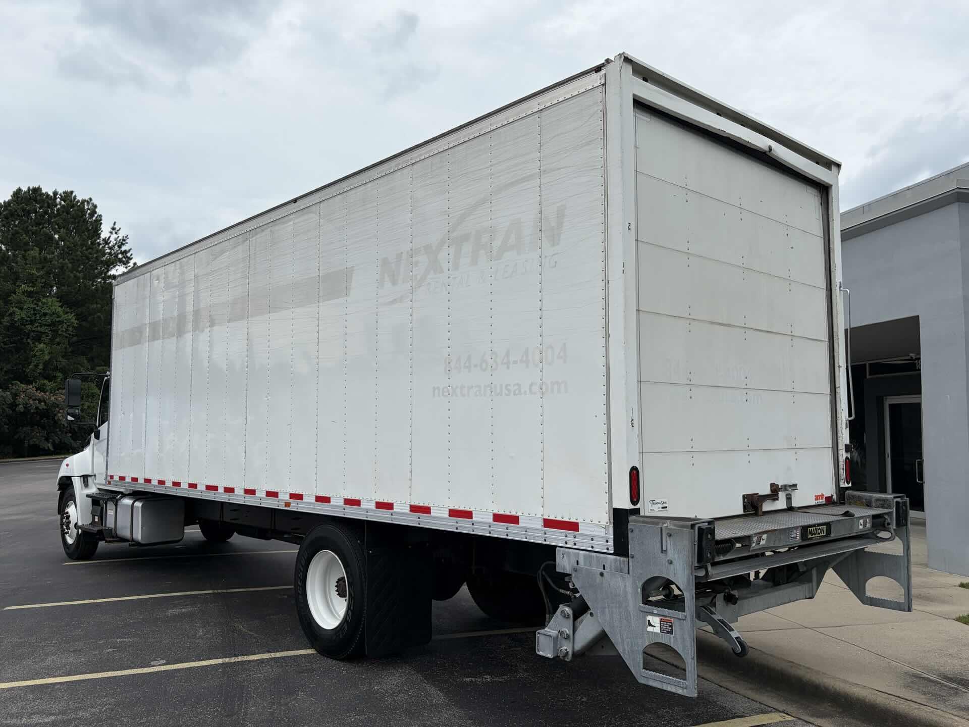 2020 Hino 268 in Fultondale, AL — photo 6
