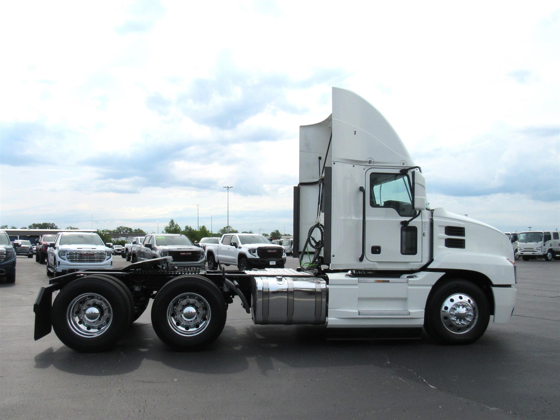 2020 Mack Anthem in Kansas City, MO — photo 7