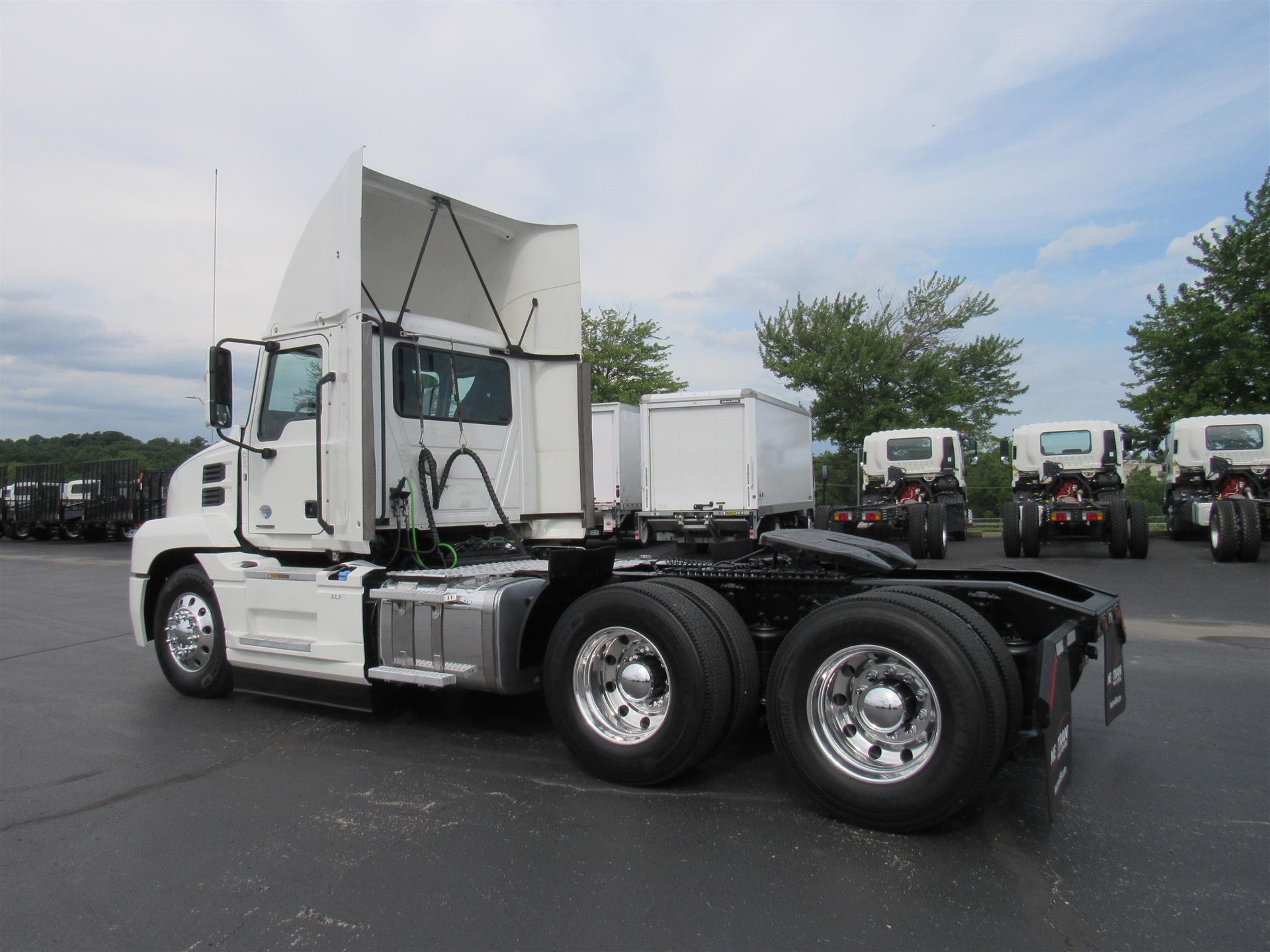 2020 Mack Anthem in Kansas City, MO — photo 3