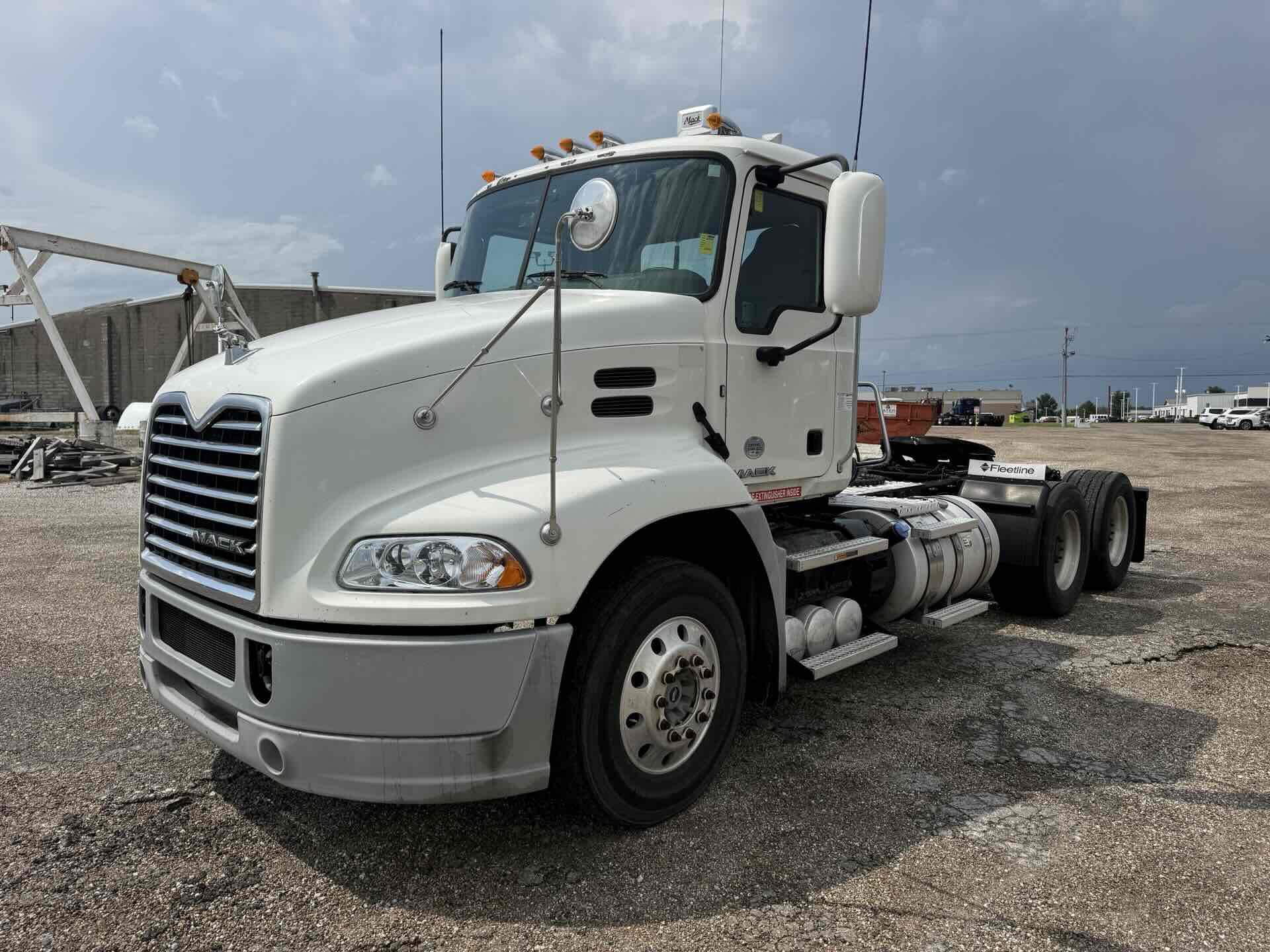 2015 Mack CXU613