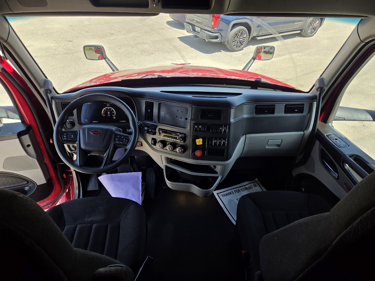 2023 Peterbilt 579 in Tampa, FL — photo 8