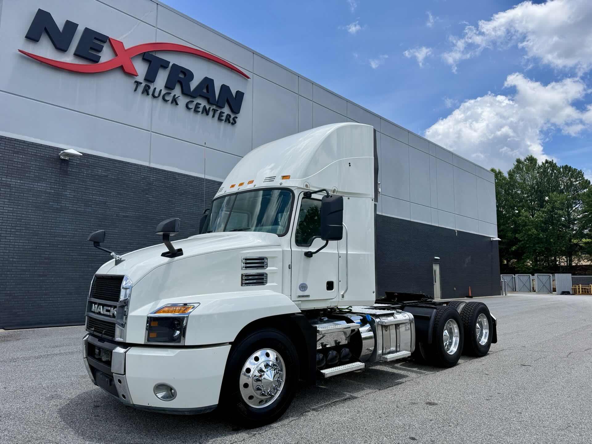 2022 Mack AN64T