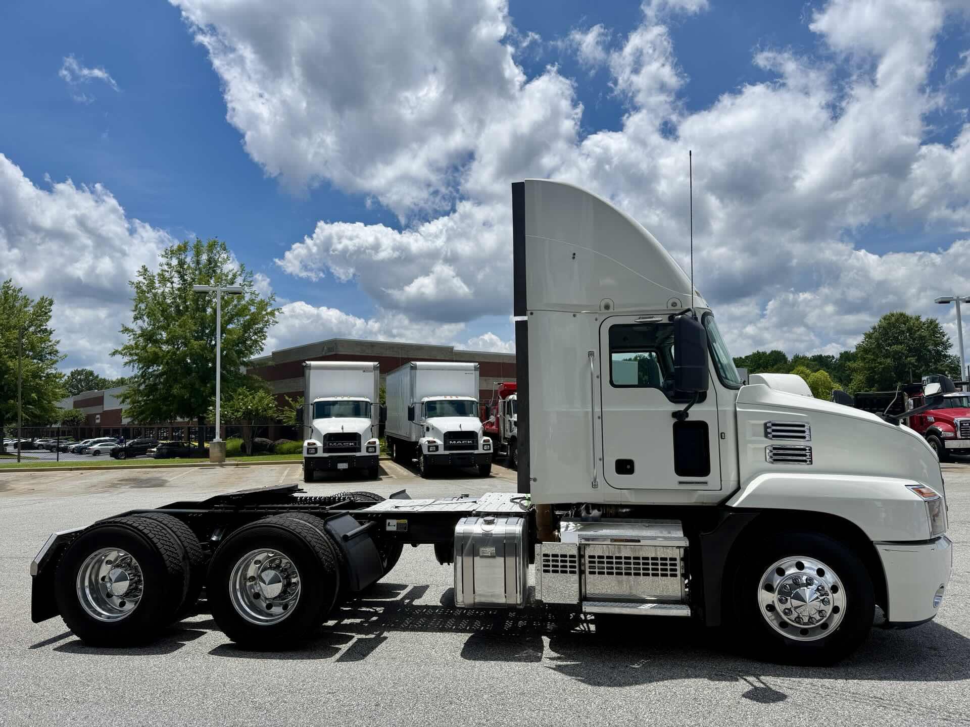 2022 Mack Anthem in Duluth, GA — photo 6