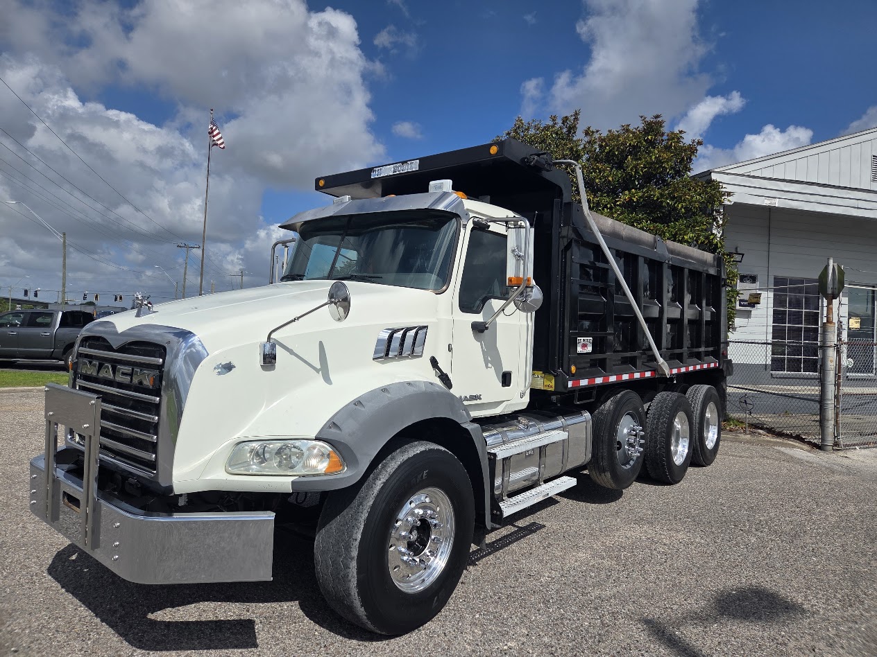 2017 Mack GU813