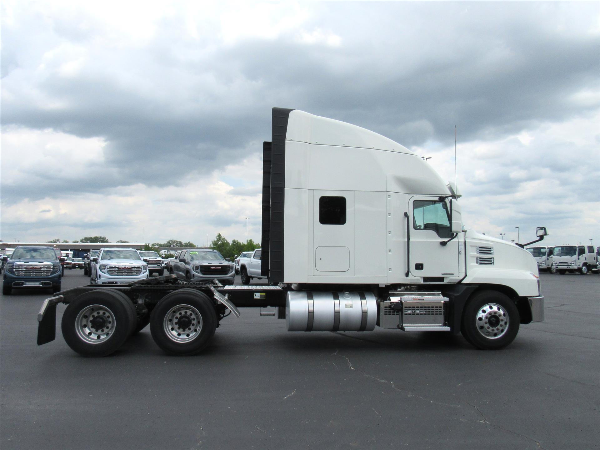 2023 Mack Anthem in Kansas City, MO — photo 7