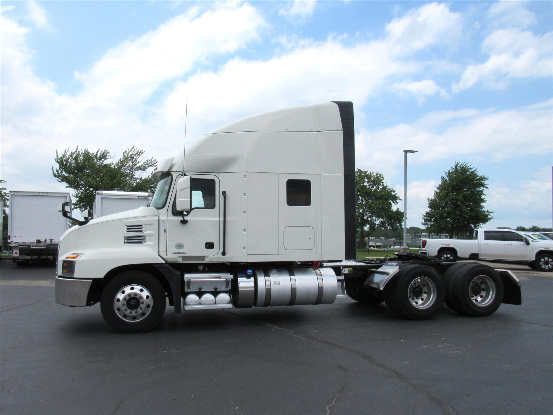 2023 Mack Anthem in Kansas City, MO — photo 2