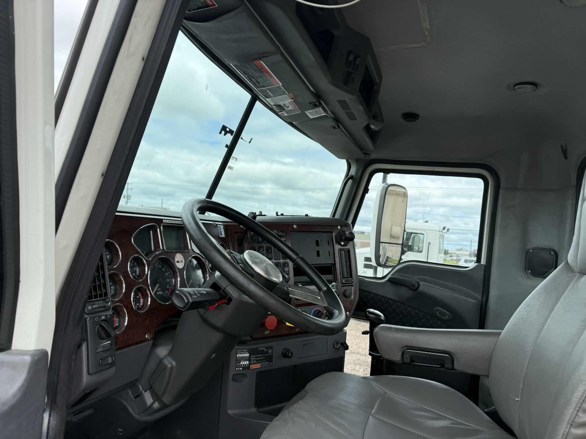 2015 Mack Pinnacle in Quincy, IL — photo 8