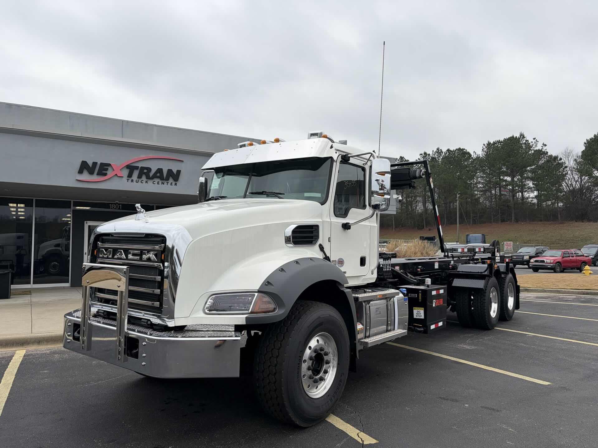 2026 Mack GR64BR