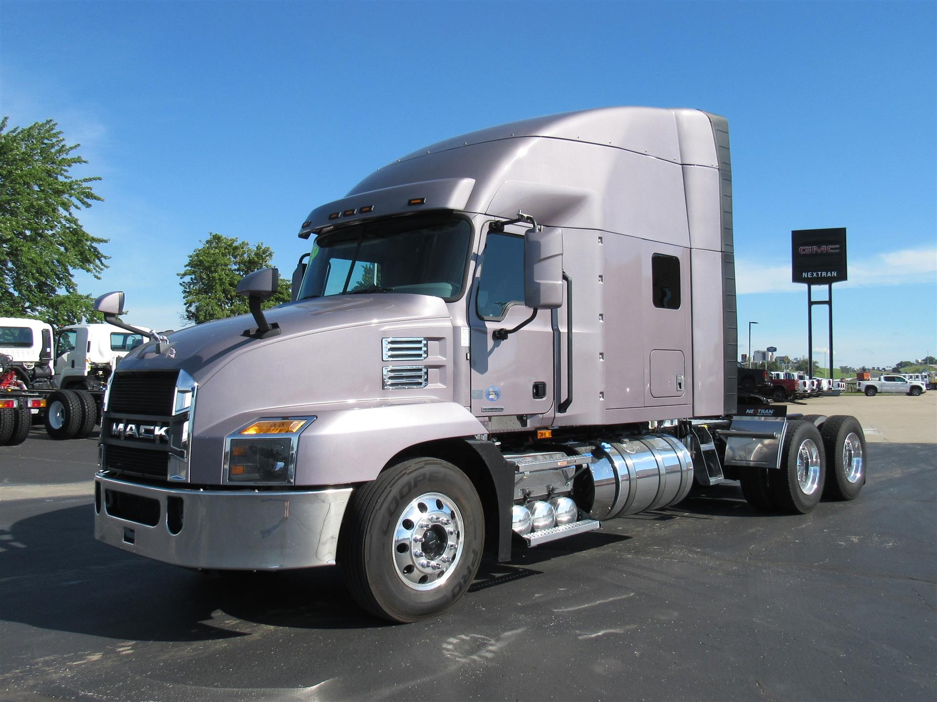 2023 Mack Anthem in Kansas City, MO — photo 2