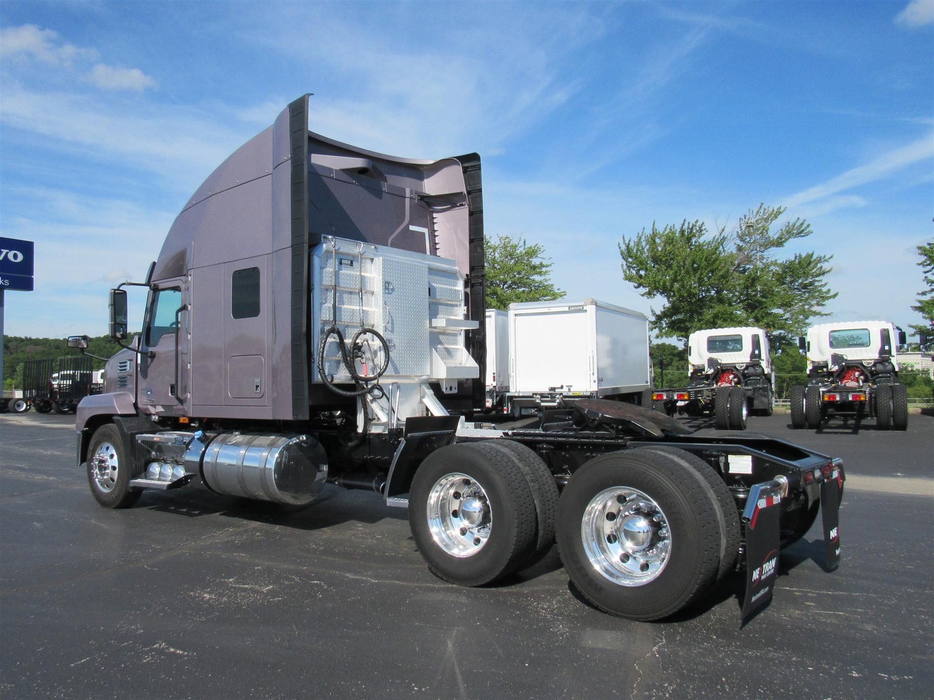 2023 Mack Anthem in Kansas City, MO — photo 4