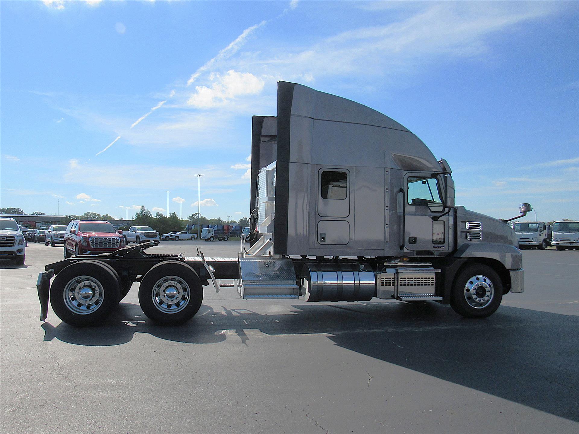 2023 Mack Anthem in Kansas City, MO — photo 8
