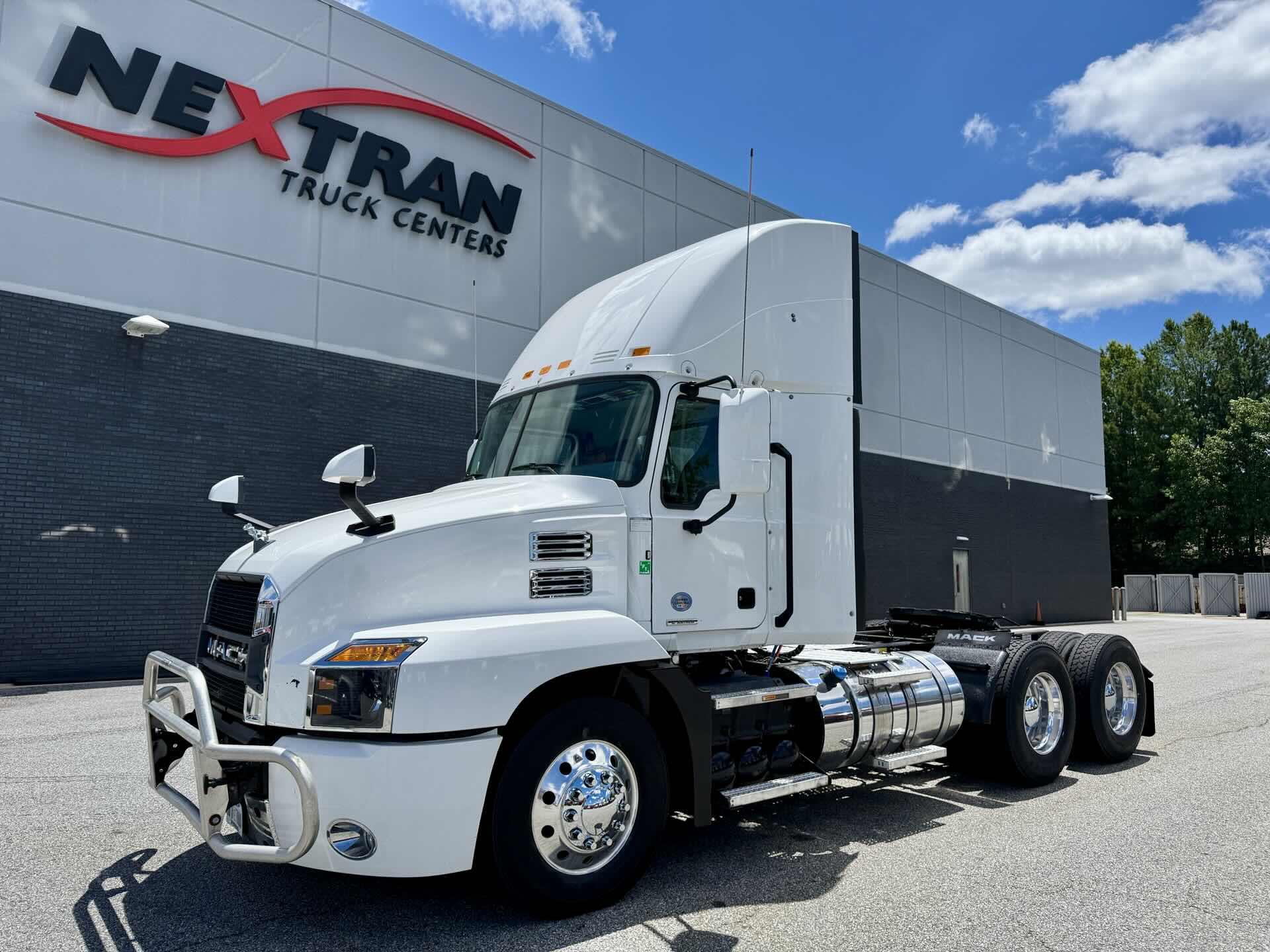 2022 Mack AN64T