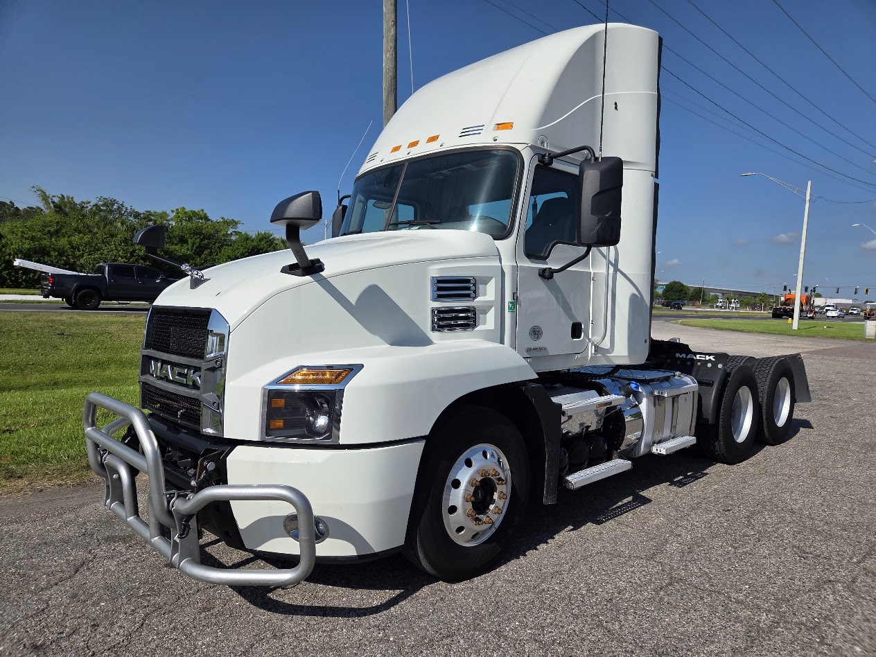2022 Mack AN64T