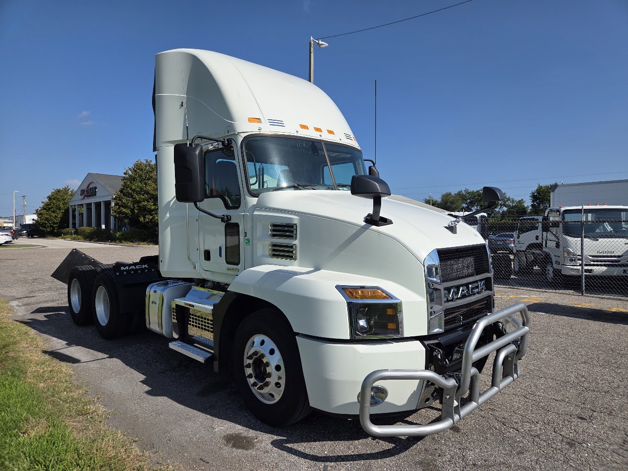 2022 Mack Anthem in Tampa, FL — photo 2