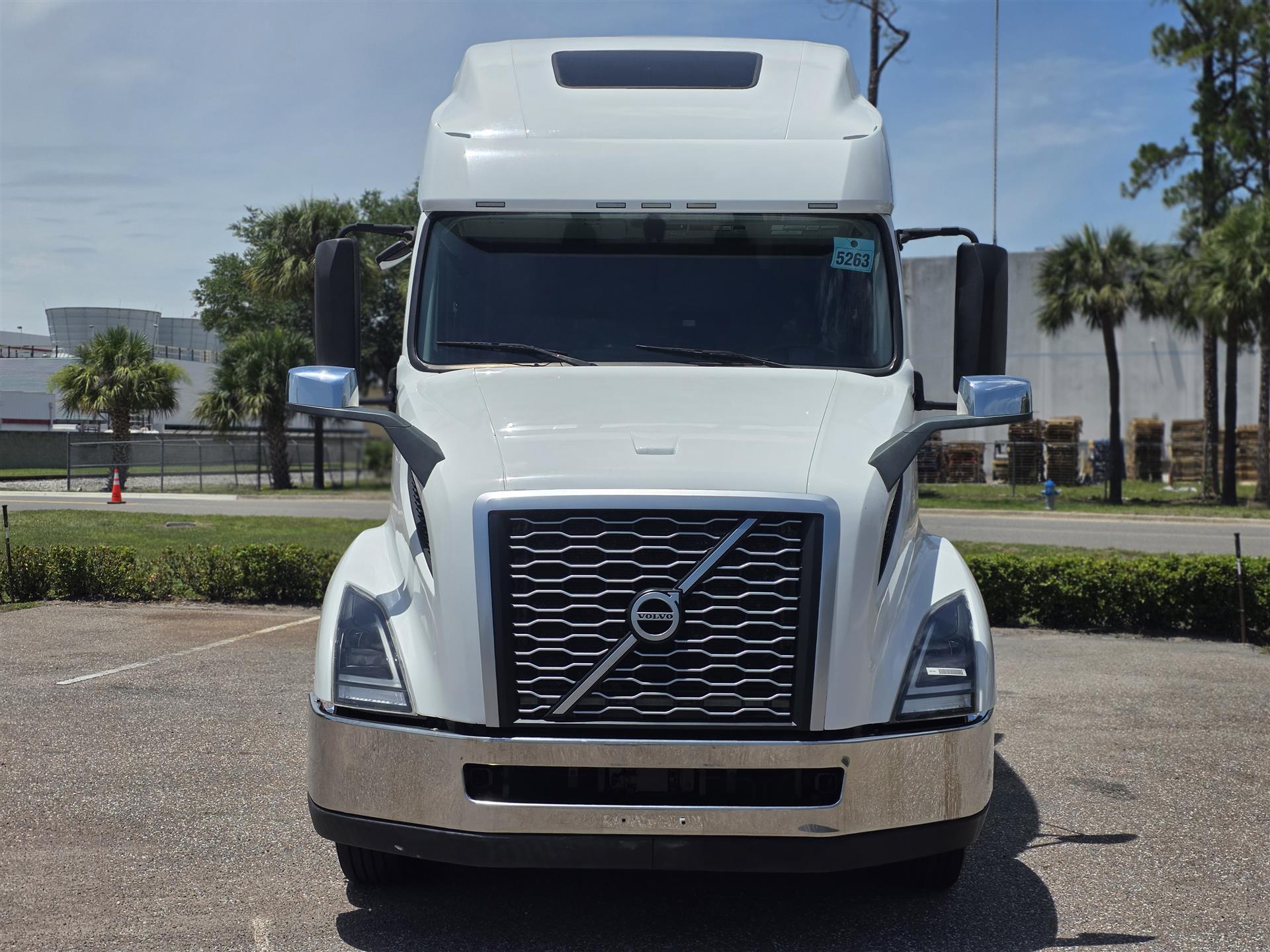 2019 Volvo VNL 760 in Orlando, FL — photo 2
