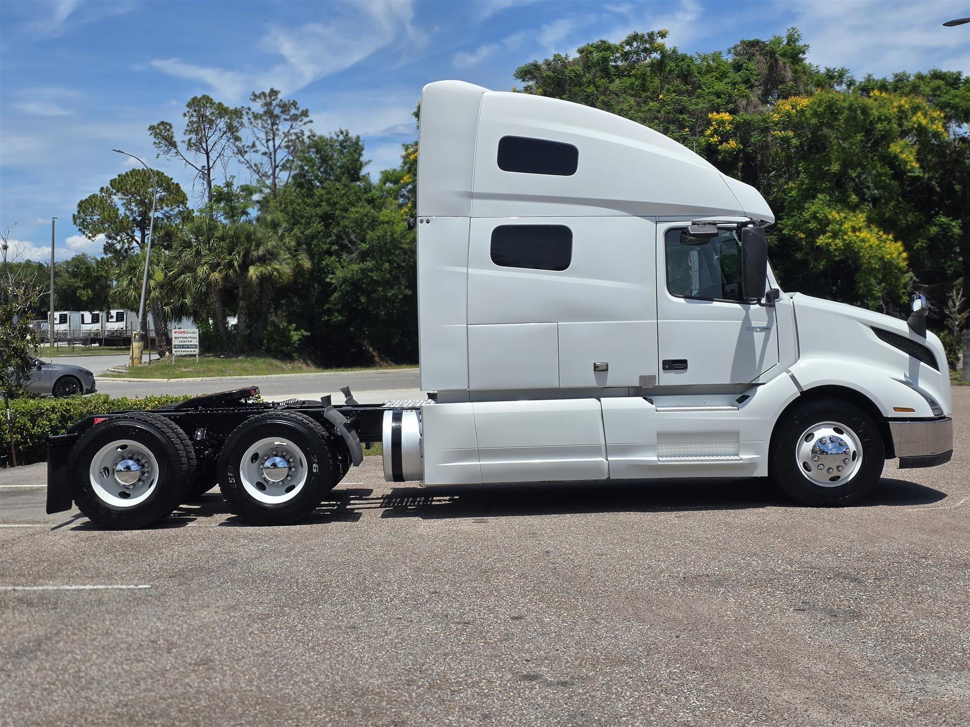 2019 Volvo VNL 760 in Orlando, FL — photo 4