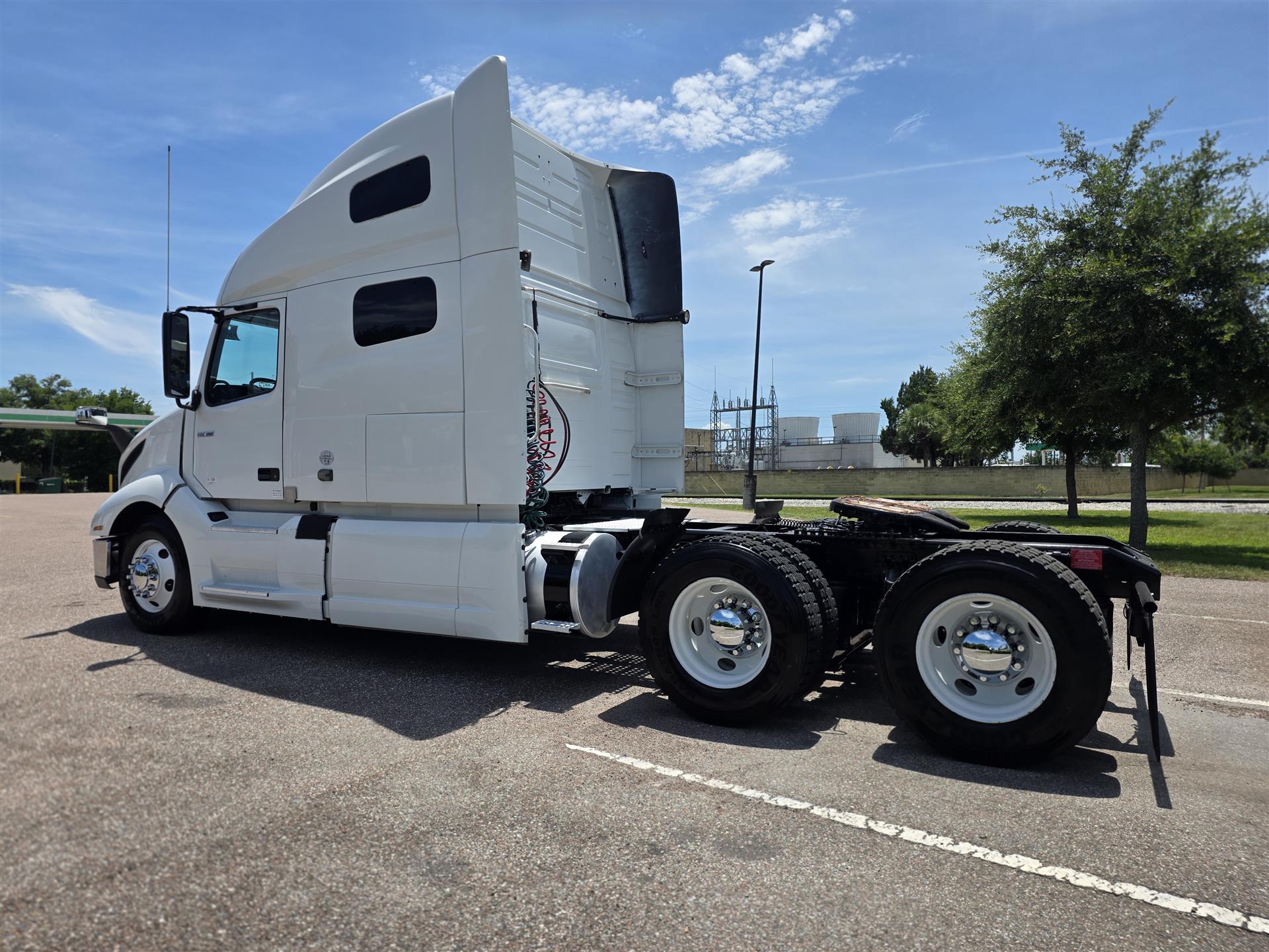 2019 Volvo VNL 760 in Orlando, FL — photo 8