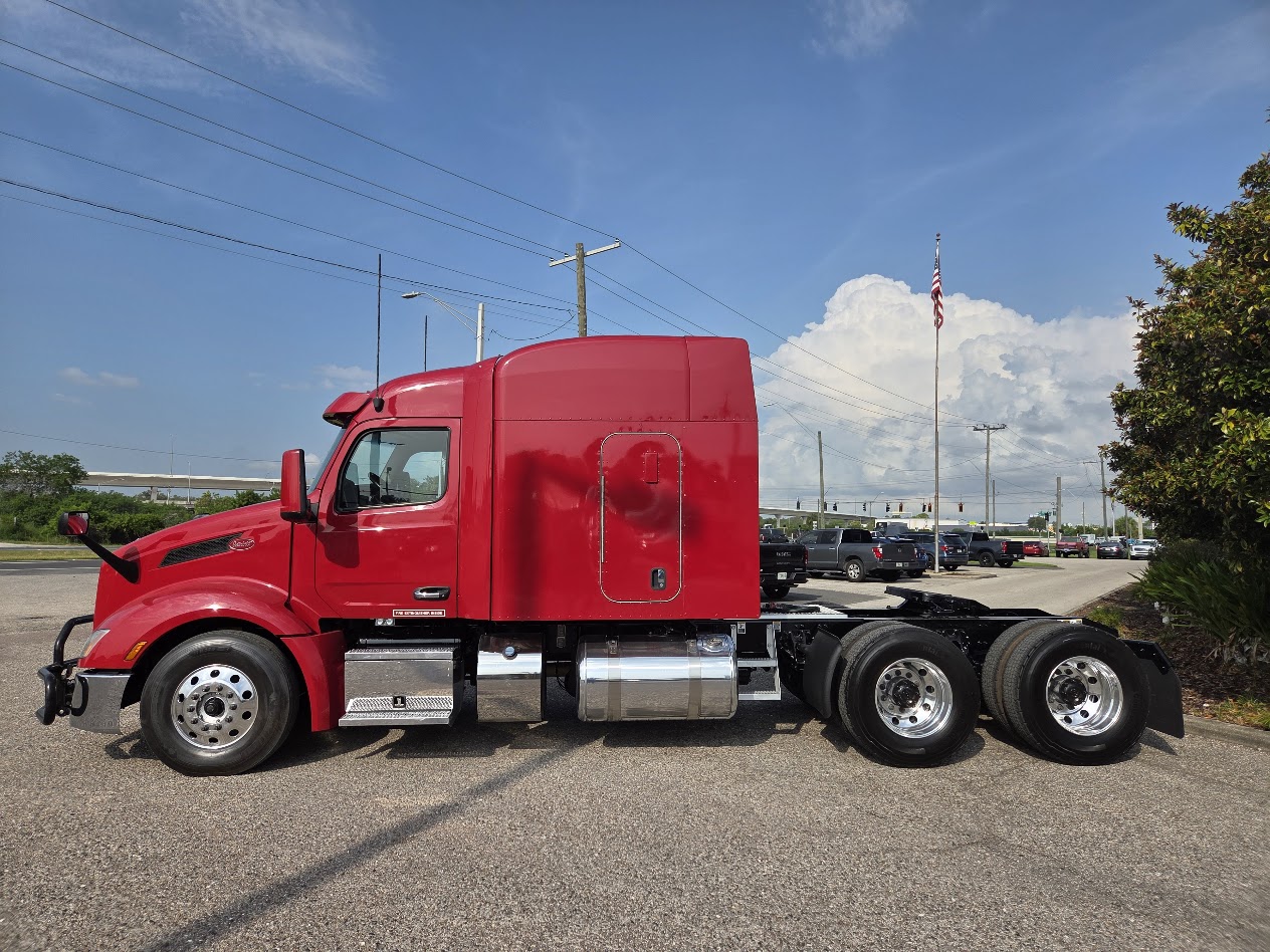 2023 Peterbilt 579 in Tampa, FL — photo 4