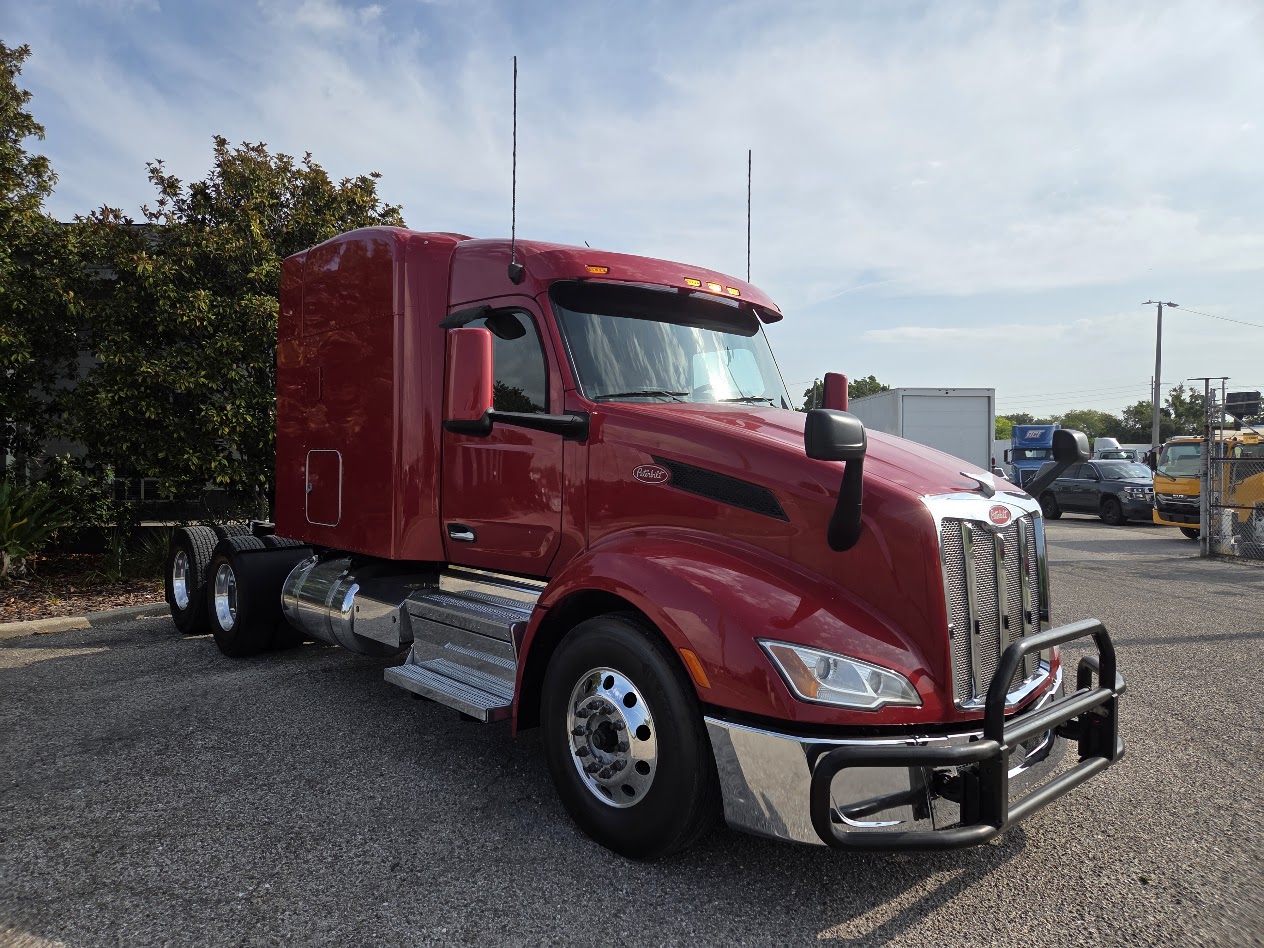 2023 Peterbilt 579 in Tampa, FL — photo 3