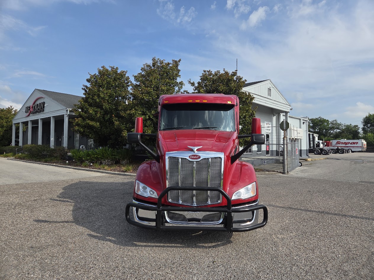 2023 Peterbilt 579 in Tampa, FL — photo 2