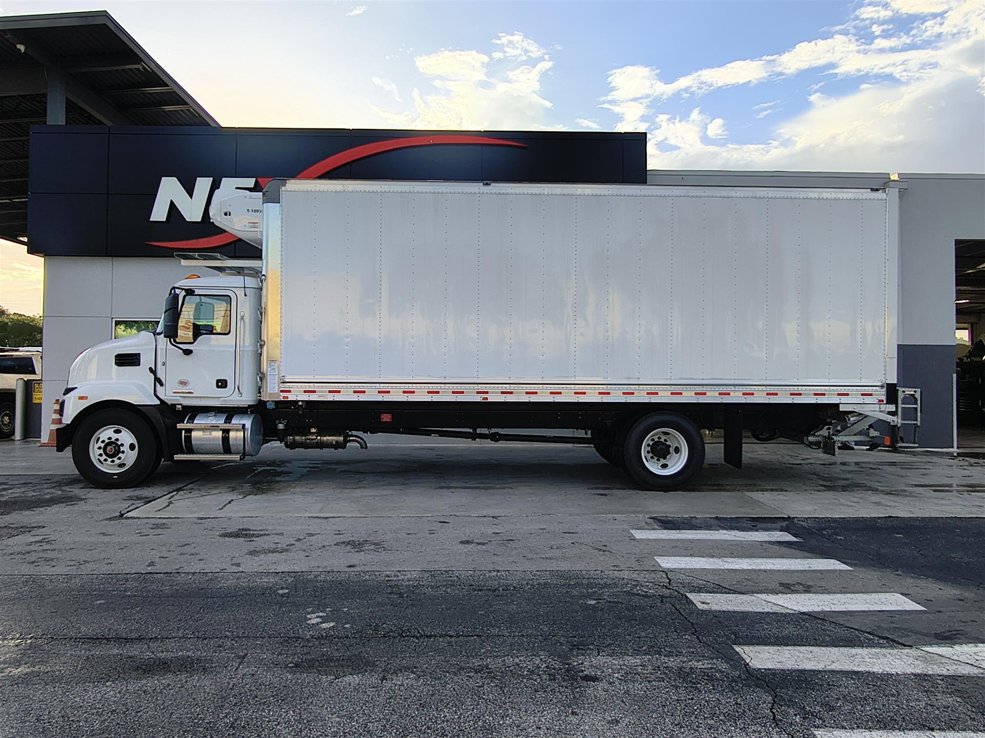 2026 Mack MD in Miami, FL — photo 8