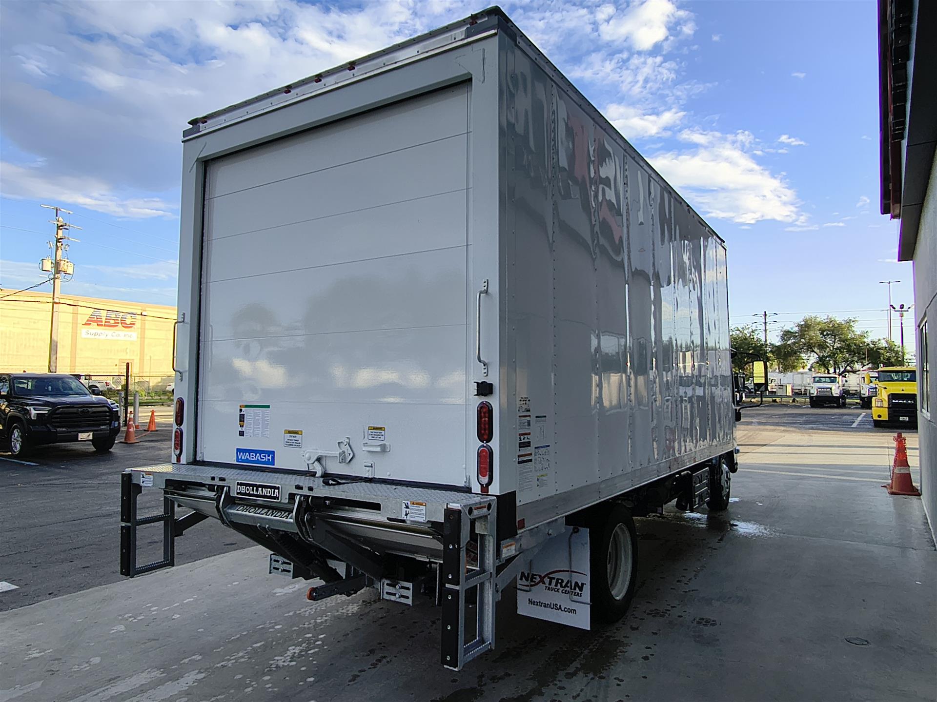 2026 Isuzu NRR in Miami, FL — photo 4