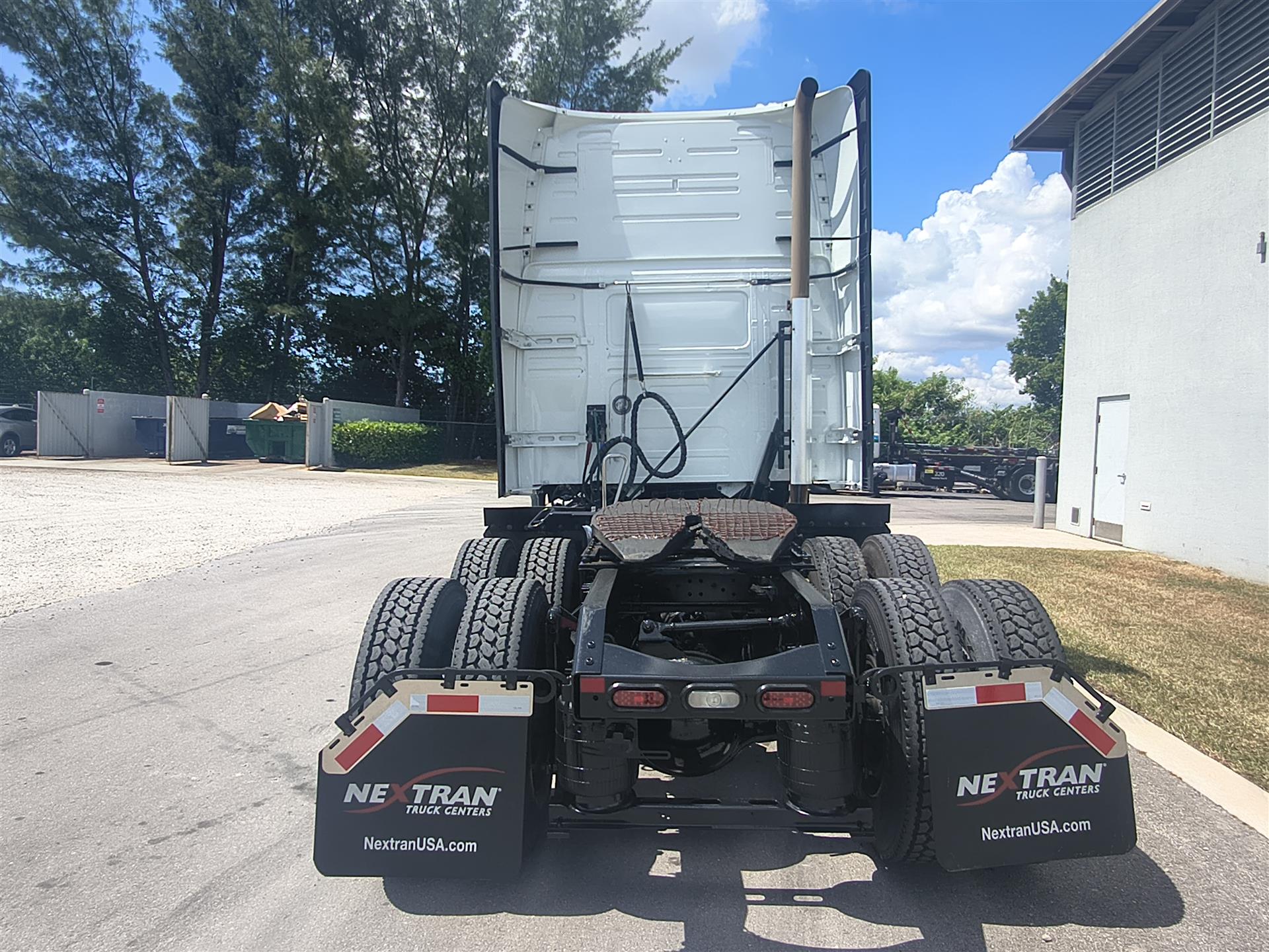 2022 Volvo VNL 760 in Fort Lauderdale, FL — photo 5